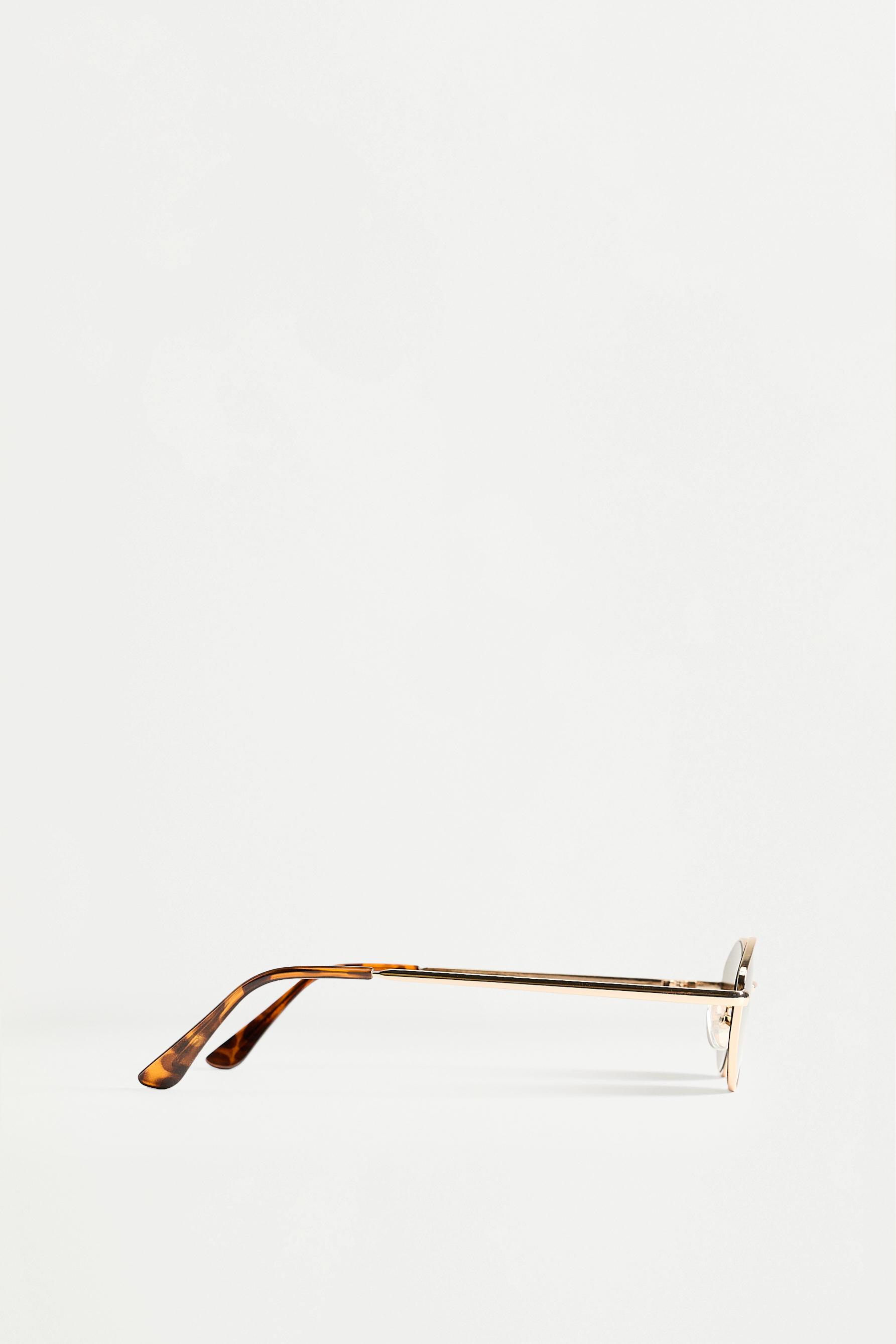 Irregular oval metallic sunglasses — GOLD