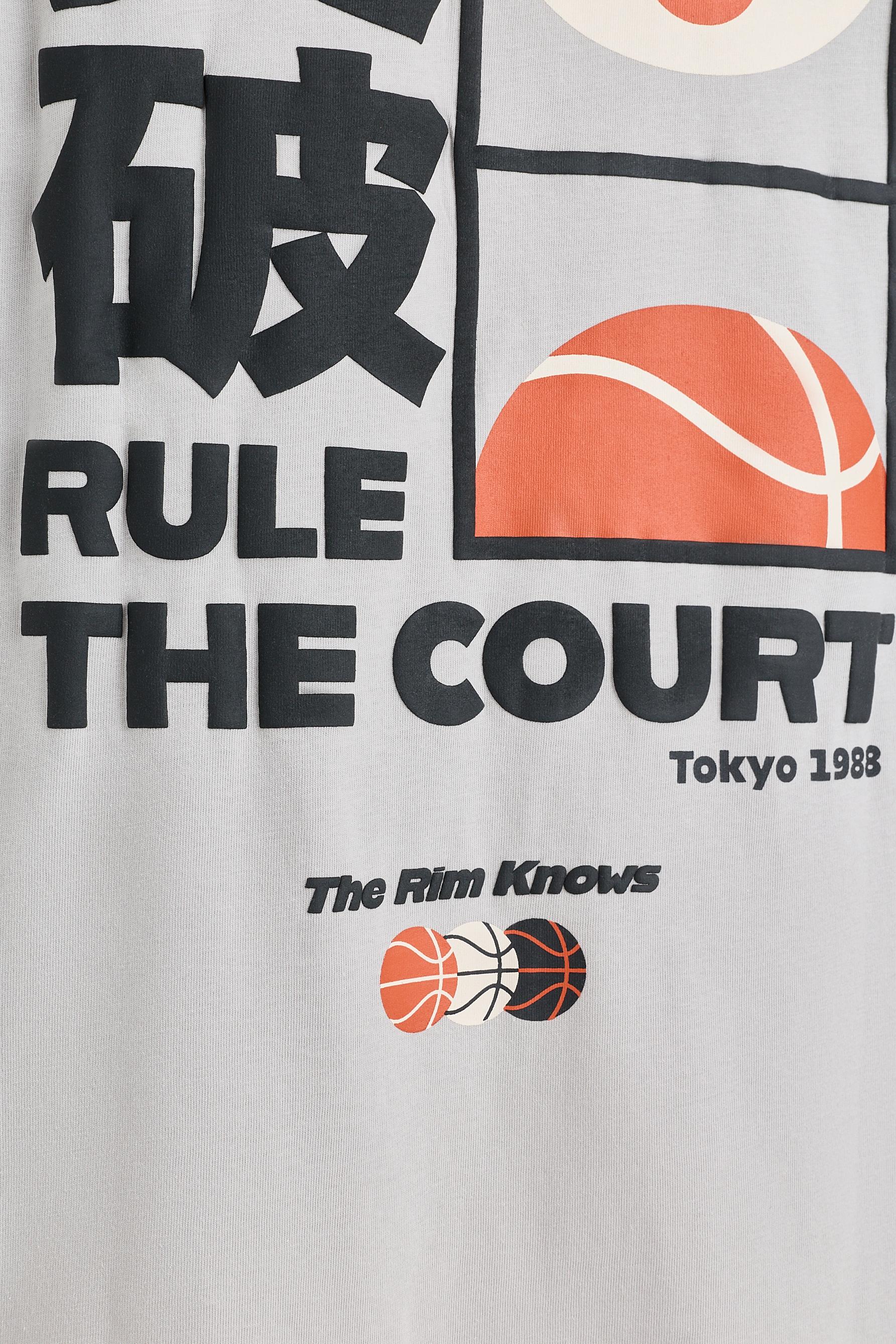 T-shirt with a maxi print on the back — PALE GREY