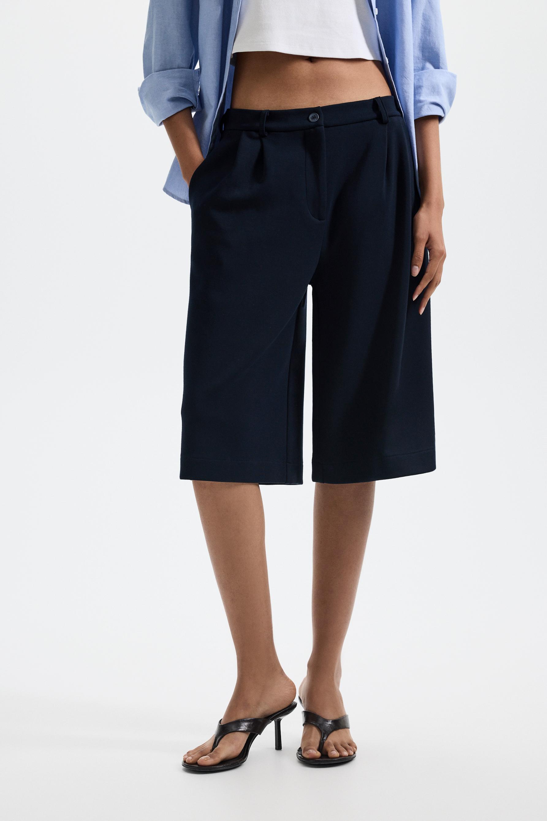 Flowing Bermuda shorts with pleats — DARK NAVY