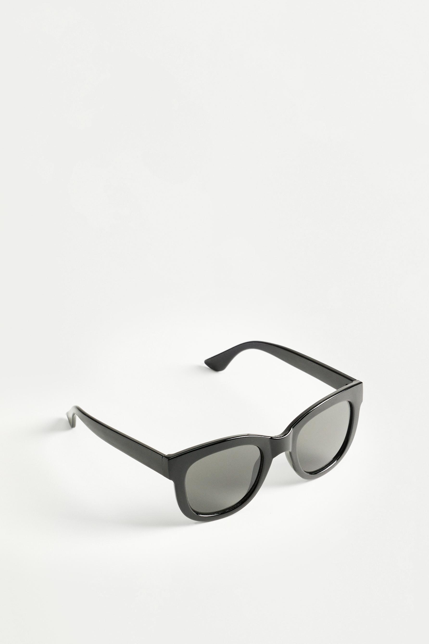 Oversized square sunglasses — BLACK