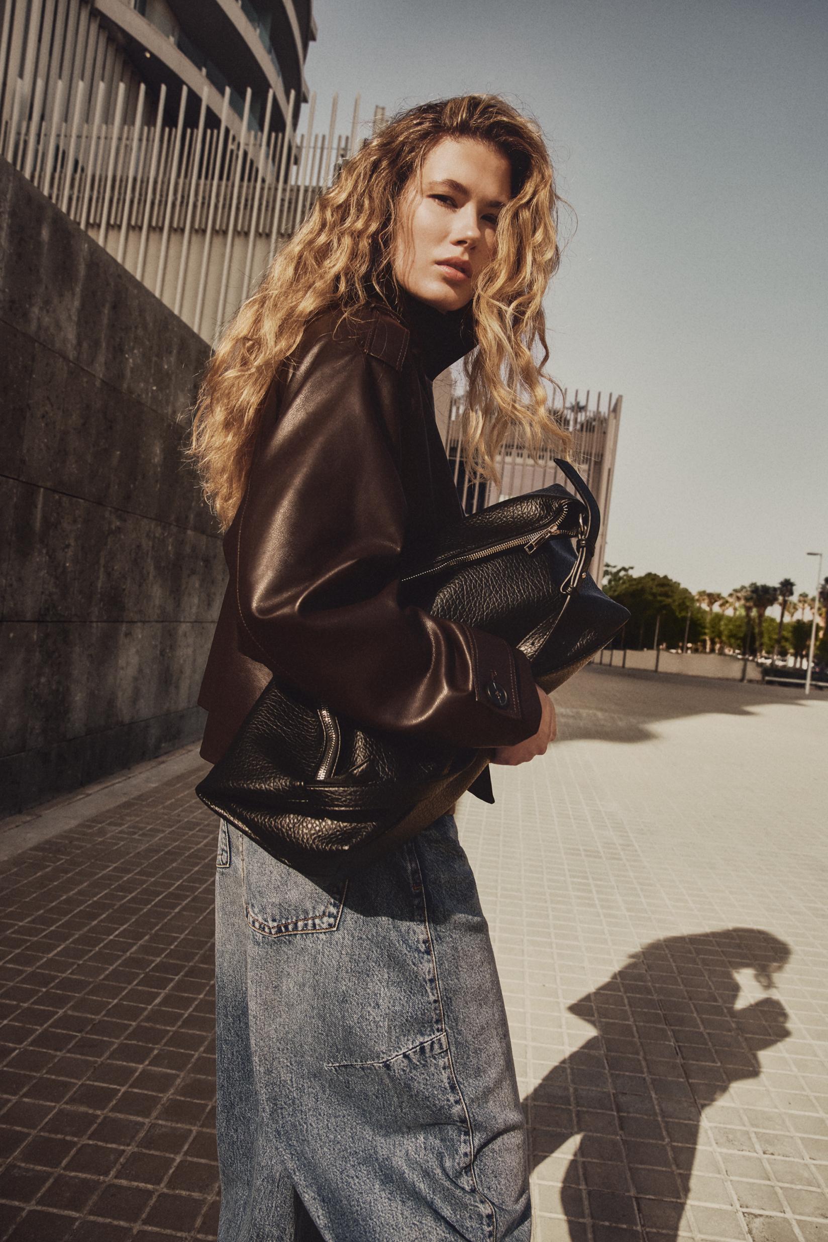 Shoulder bag — BLACK