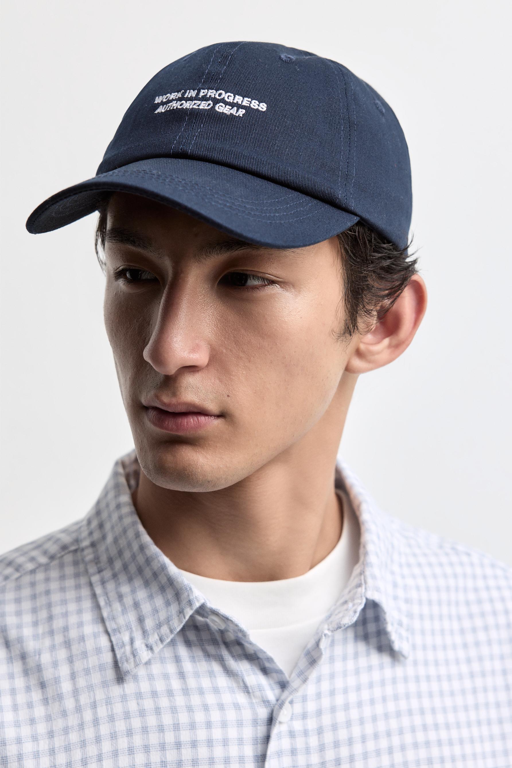 Text embroidery cap — BLUE/WHITE