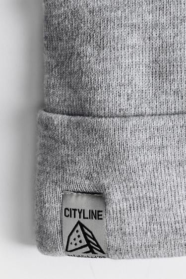 Knit beanie with label — GREY MARL 3