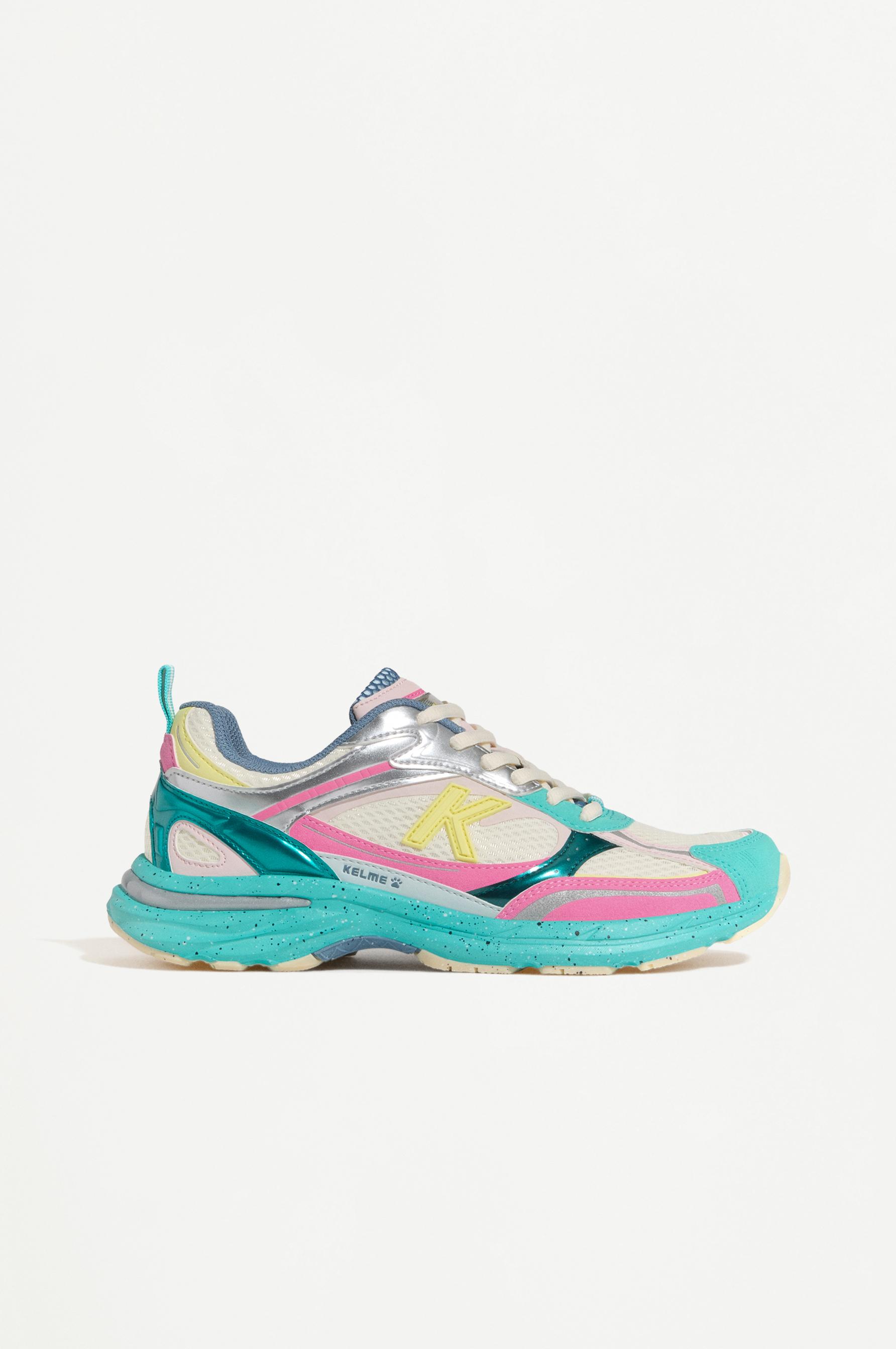 Kelme sports shoe — OTHERS