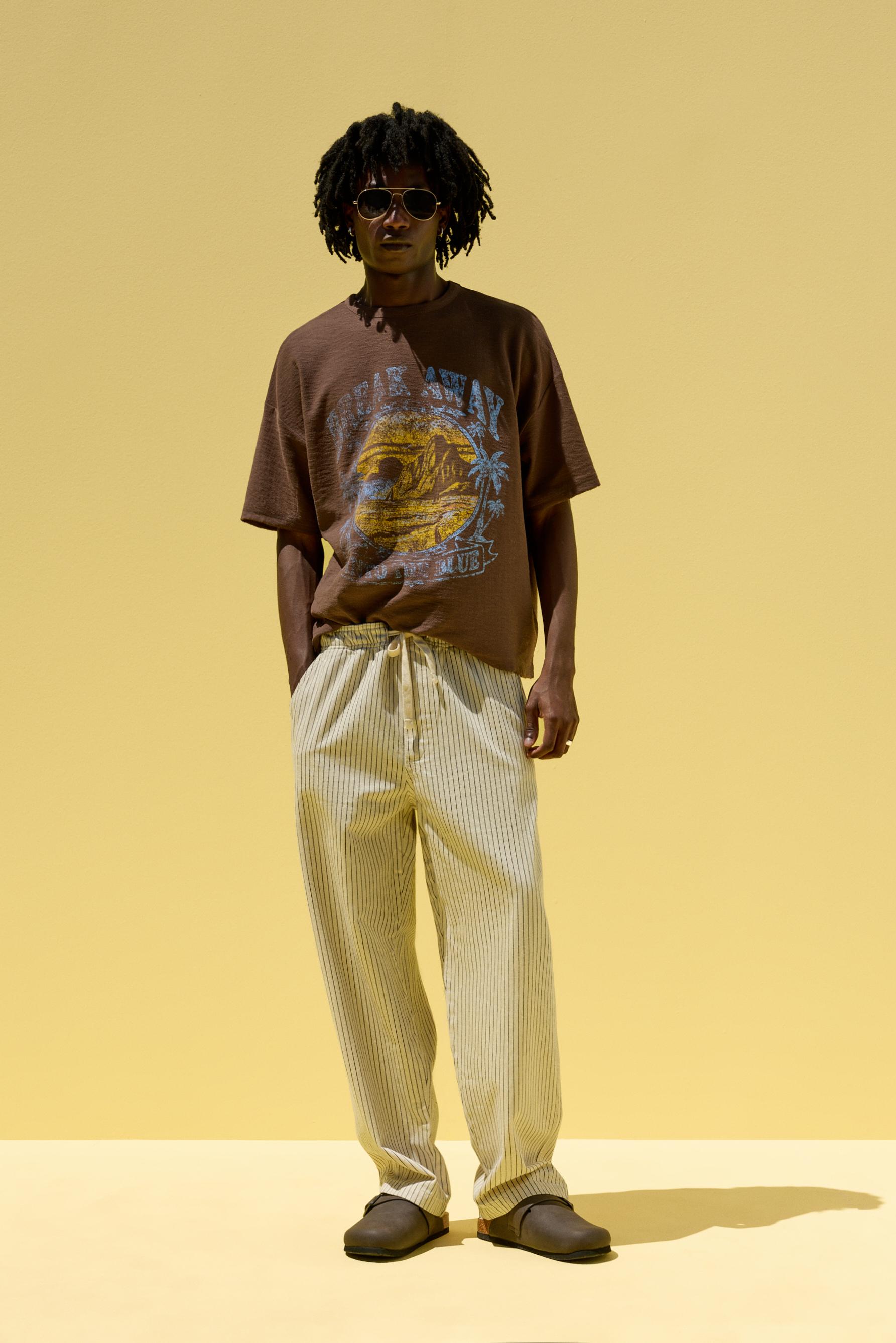 Distressed print T-shirt — BROWN