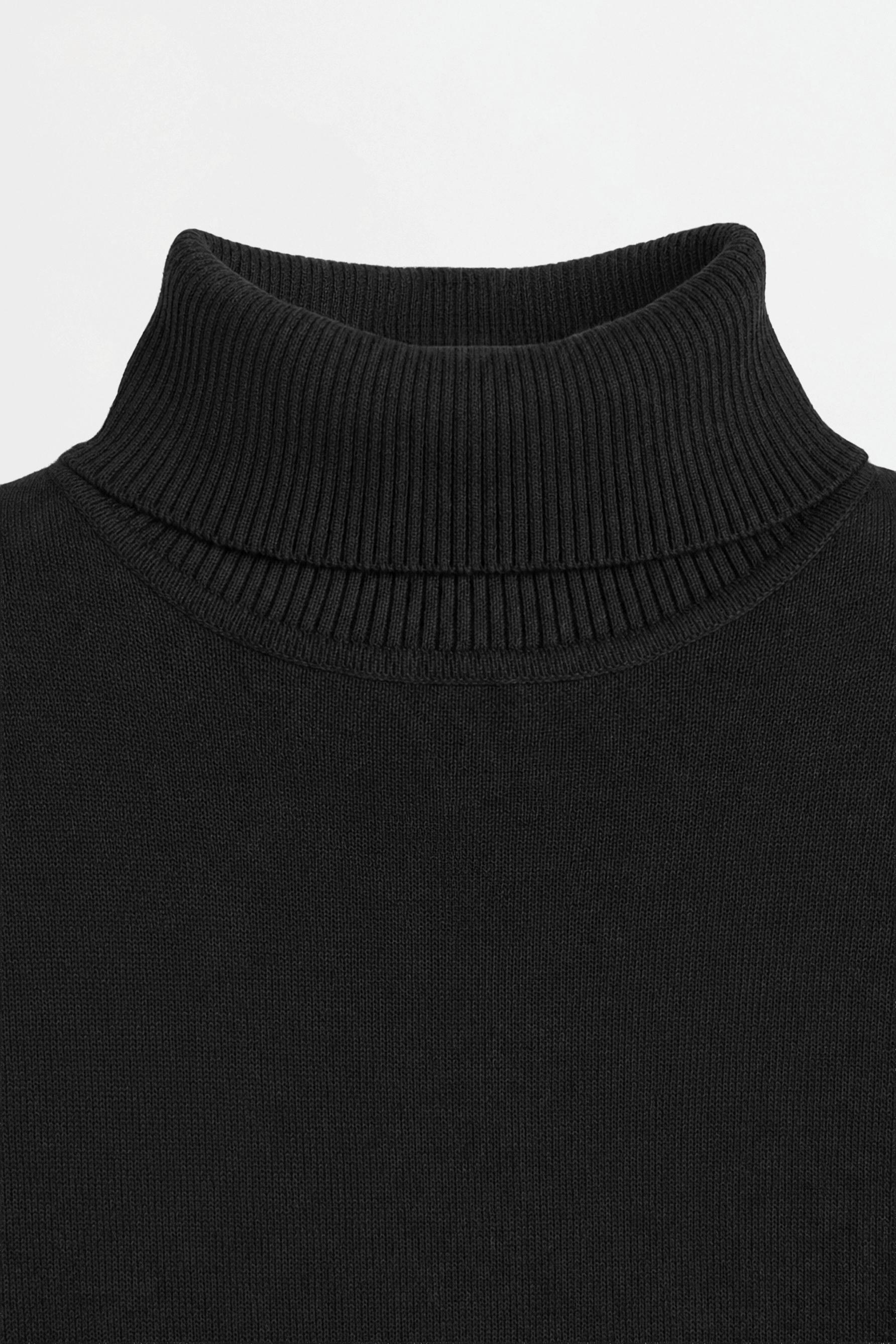 Roll neck sweater — BLACK