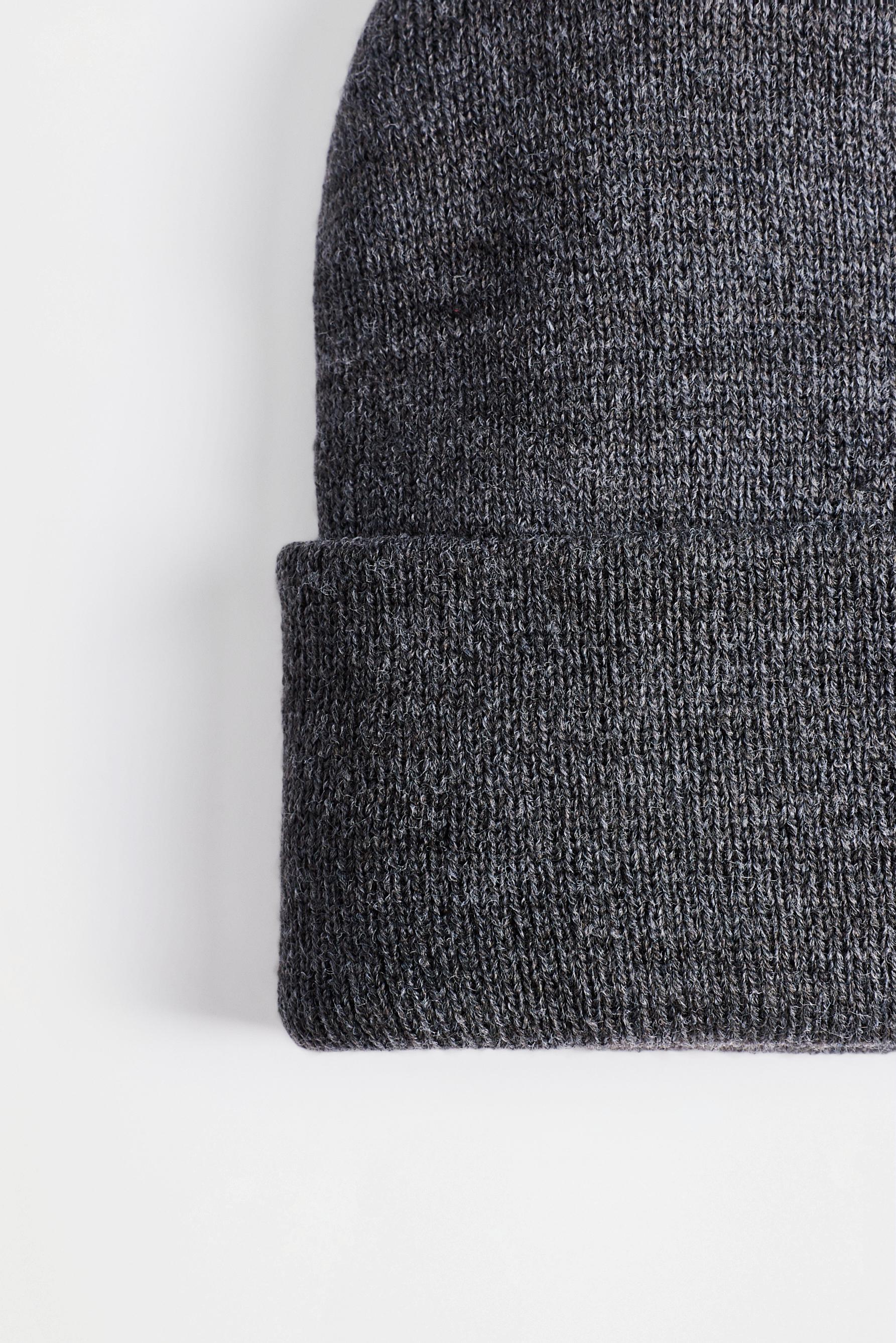 Basic beanie — GREY