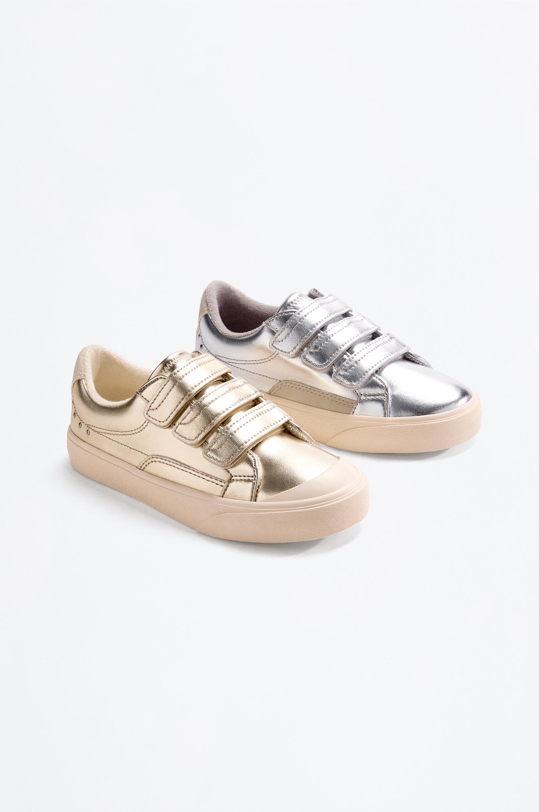Metallic silver sneaker — SILVER