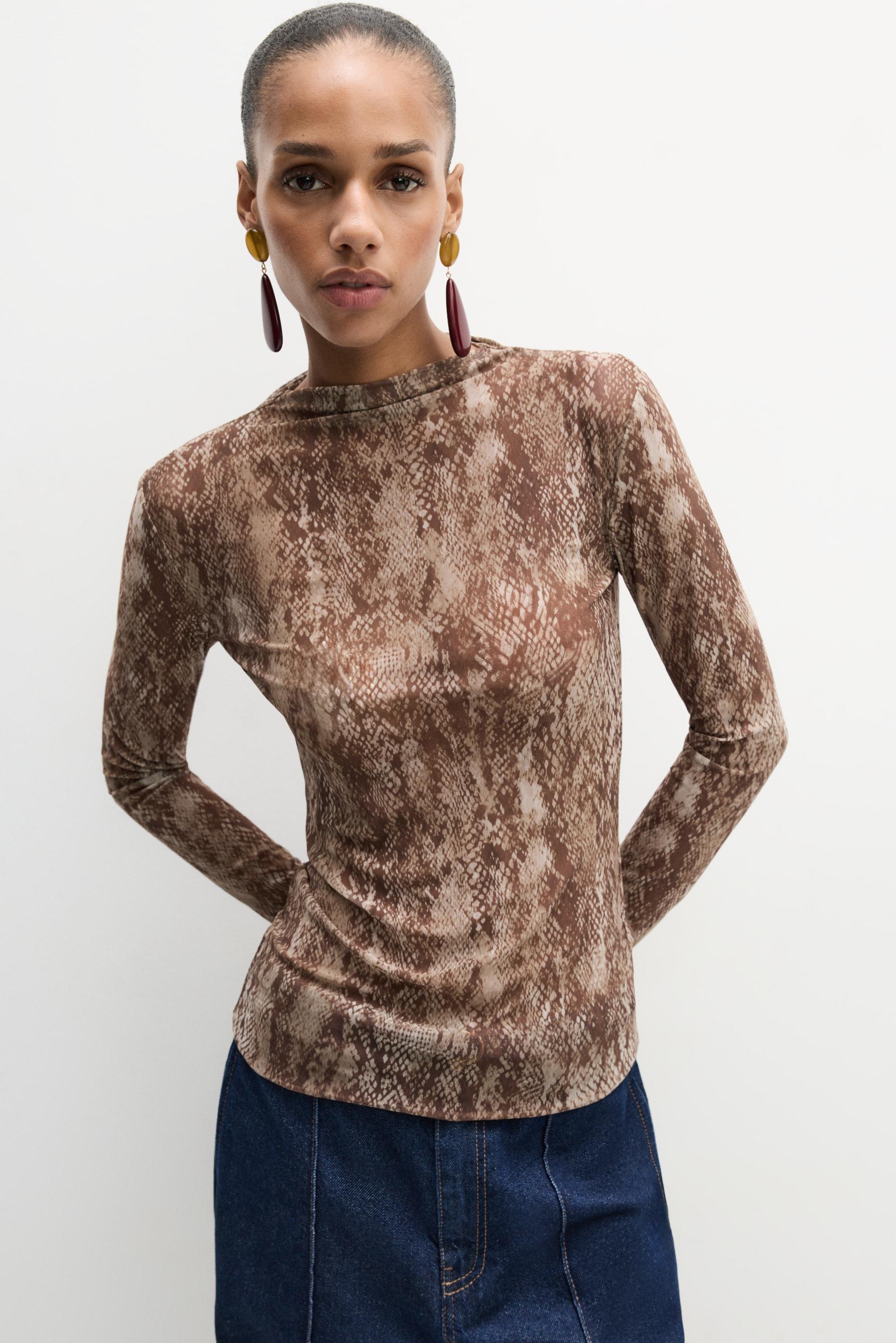 Top semitransparente manga larga