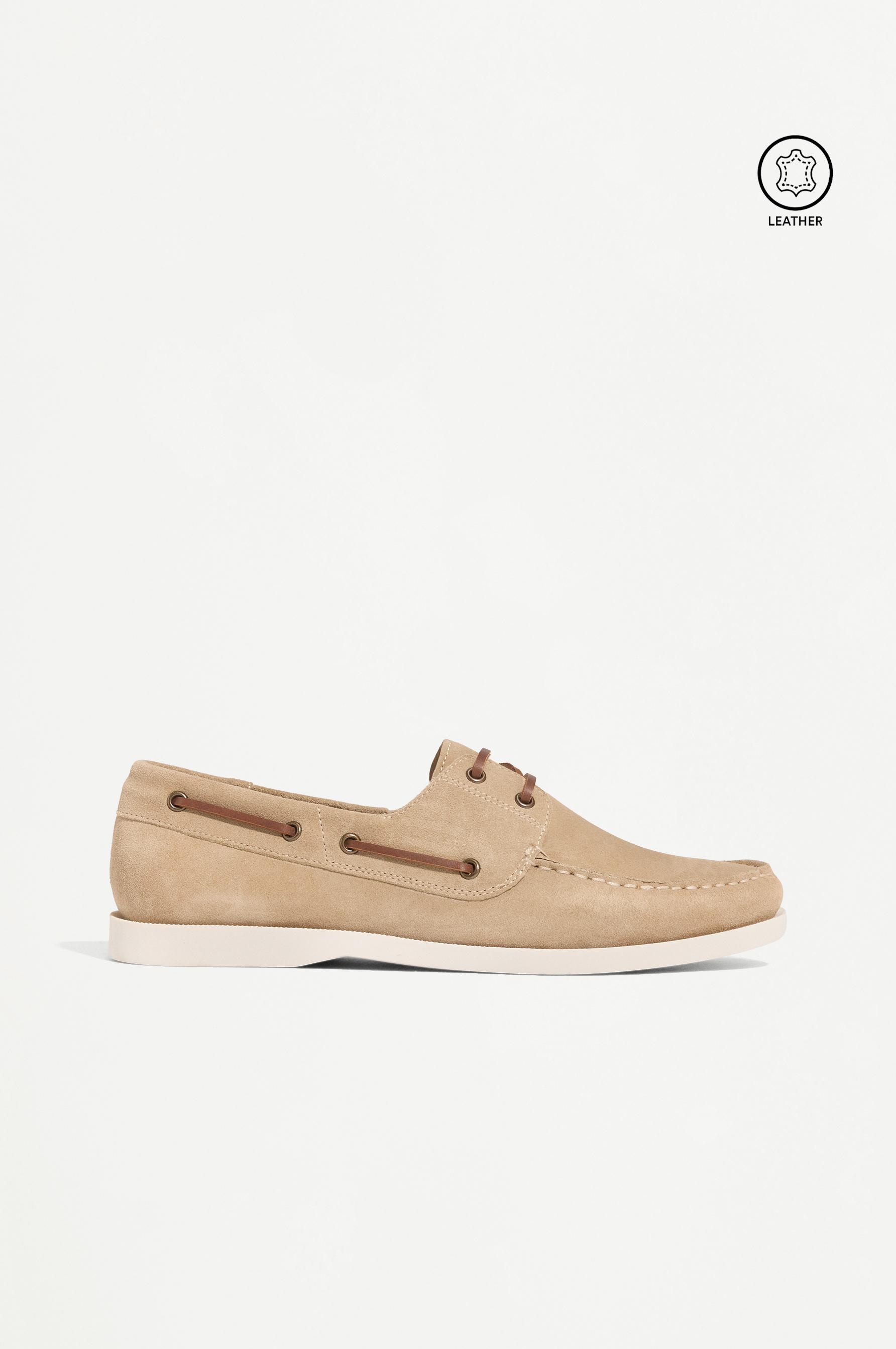 Leather boat shoe — BEIGE