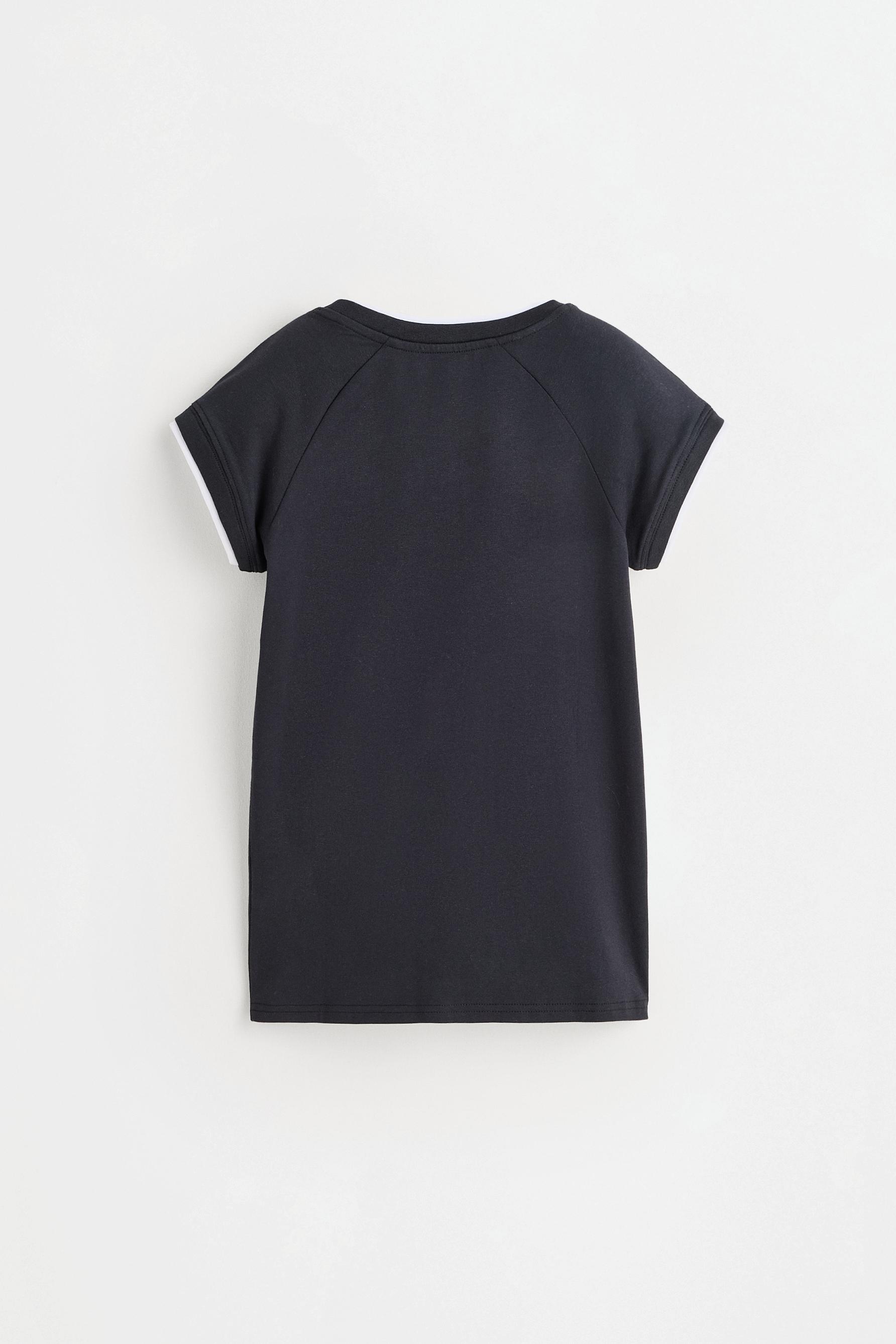 Snoopy Peanuts™ raglan sleeve T-shirt — BLACK