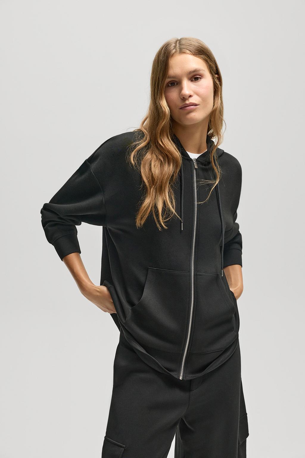 Sports hoodie with zip