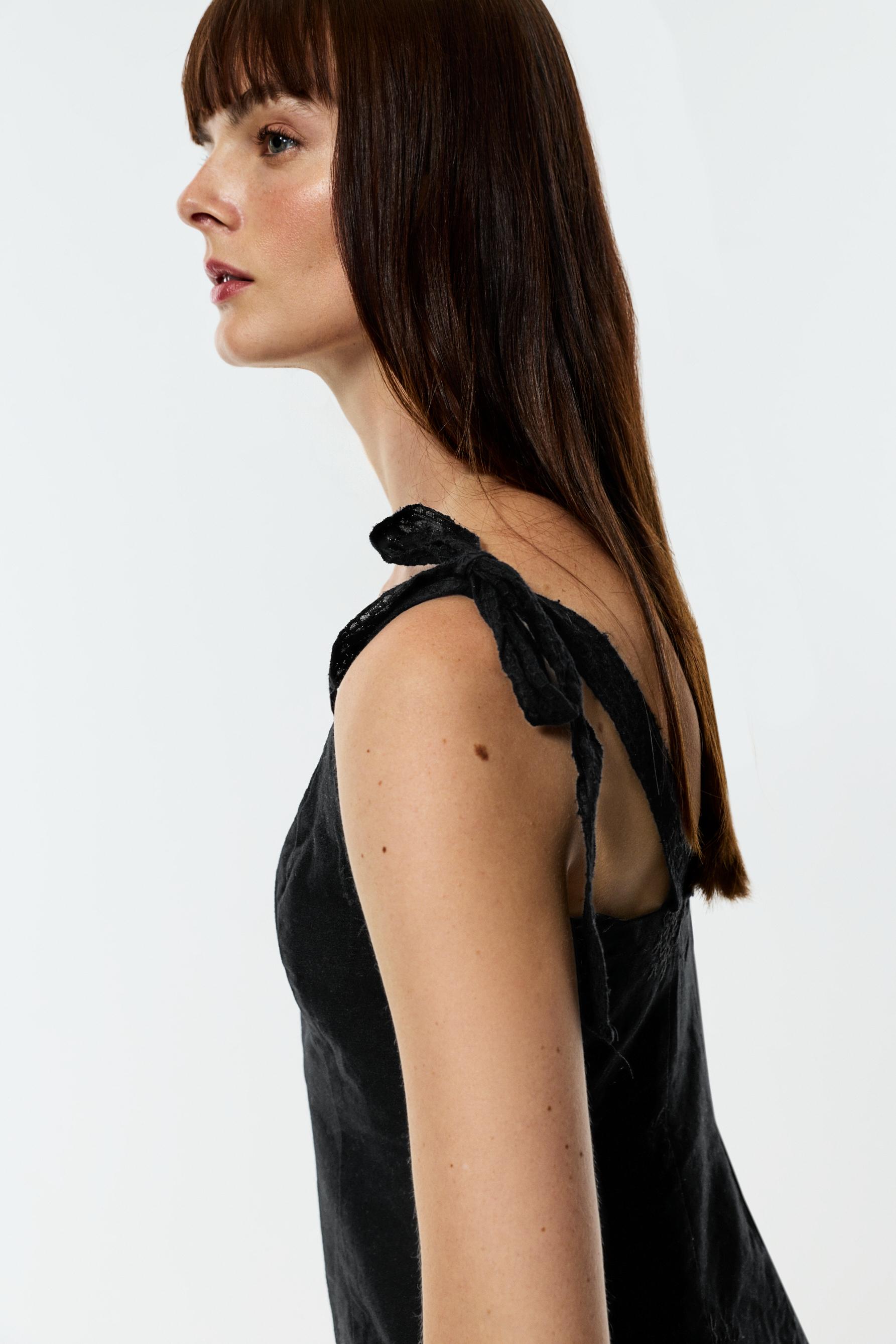 Embroidered short dress — BLACK