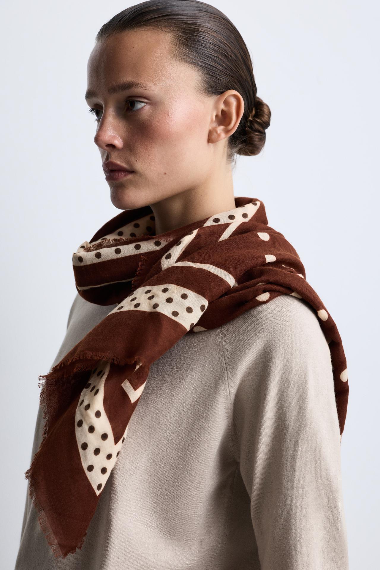 Printed rectangular scarf — BROWN
