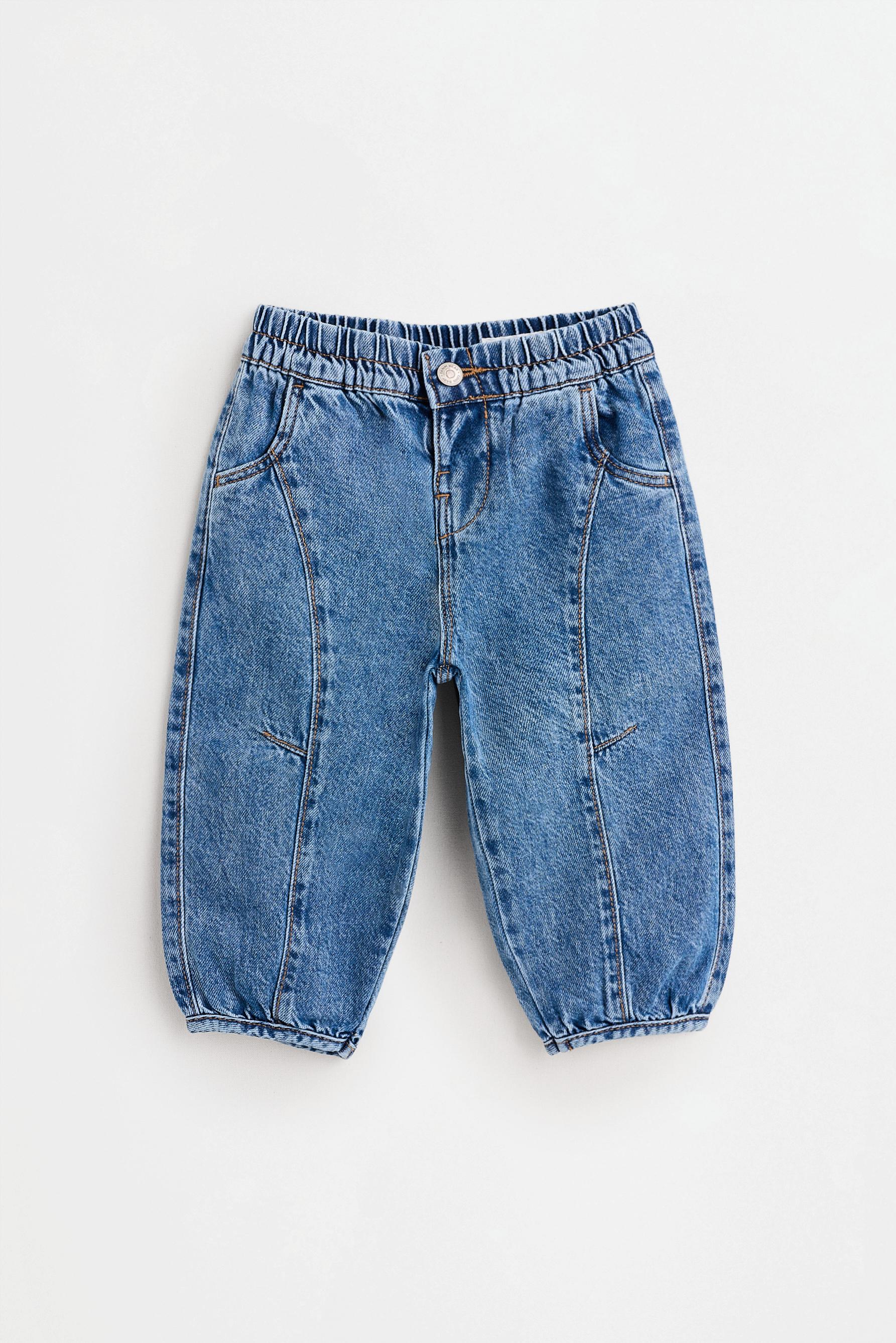 Jeans barrel con costuras