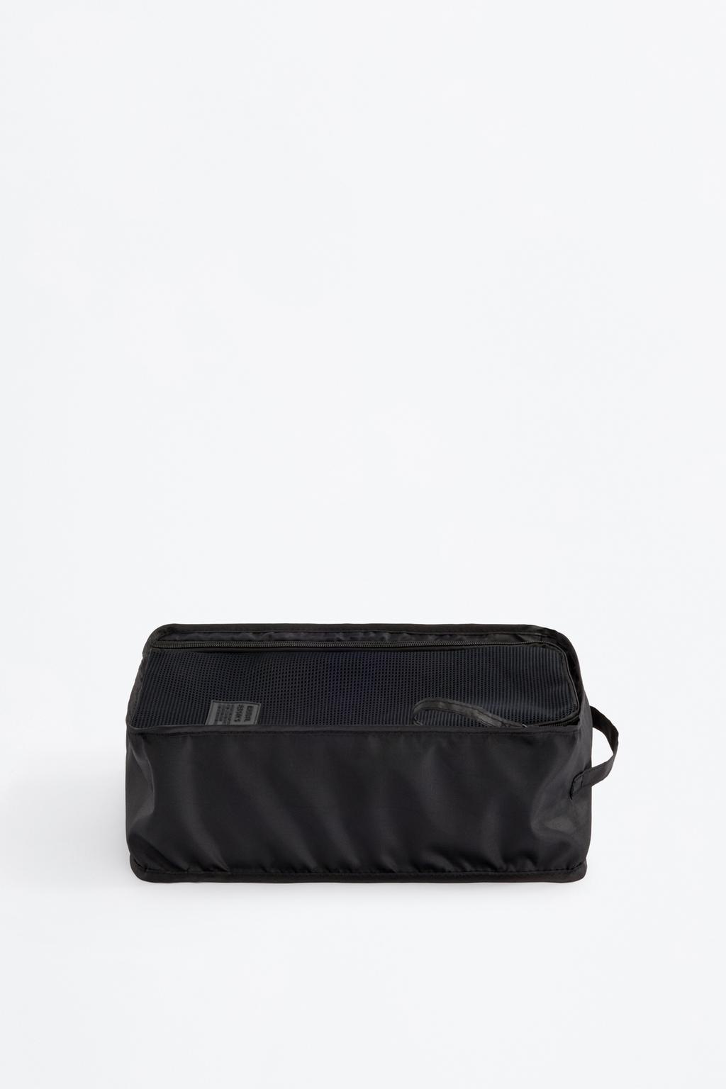 Oinetakoentzako bidaia-poltsa