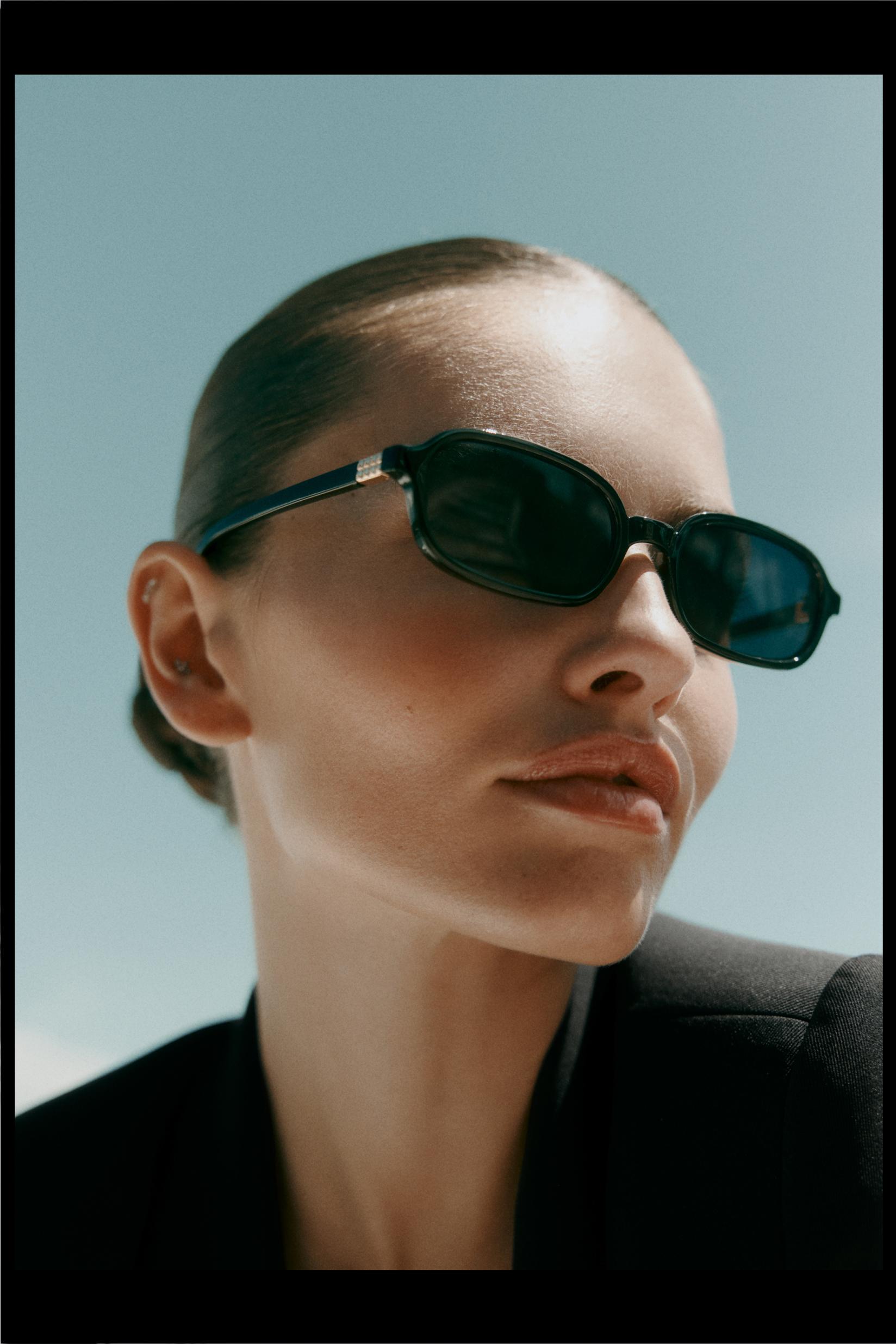 Small rectangular glasses — BLACK TONE