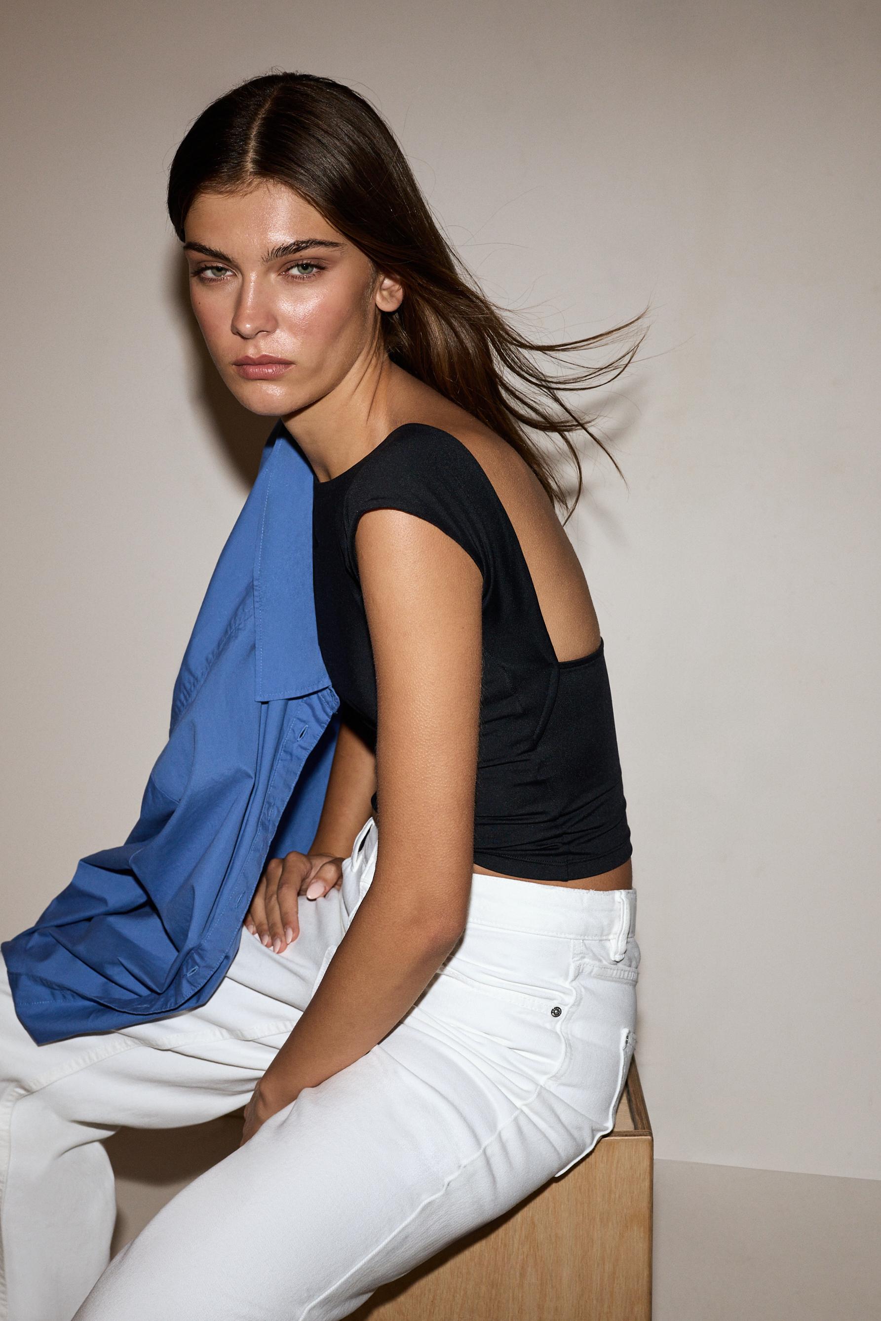 Polyamide T-shirt with open back — BLACK