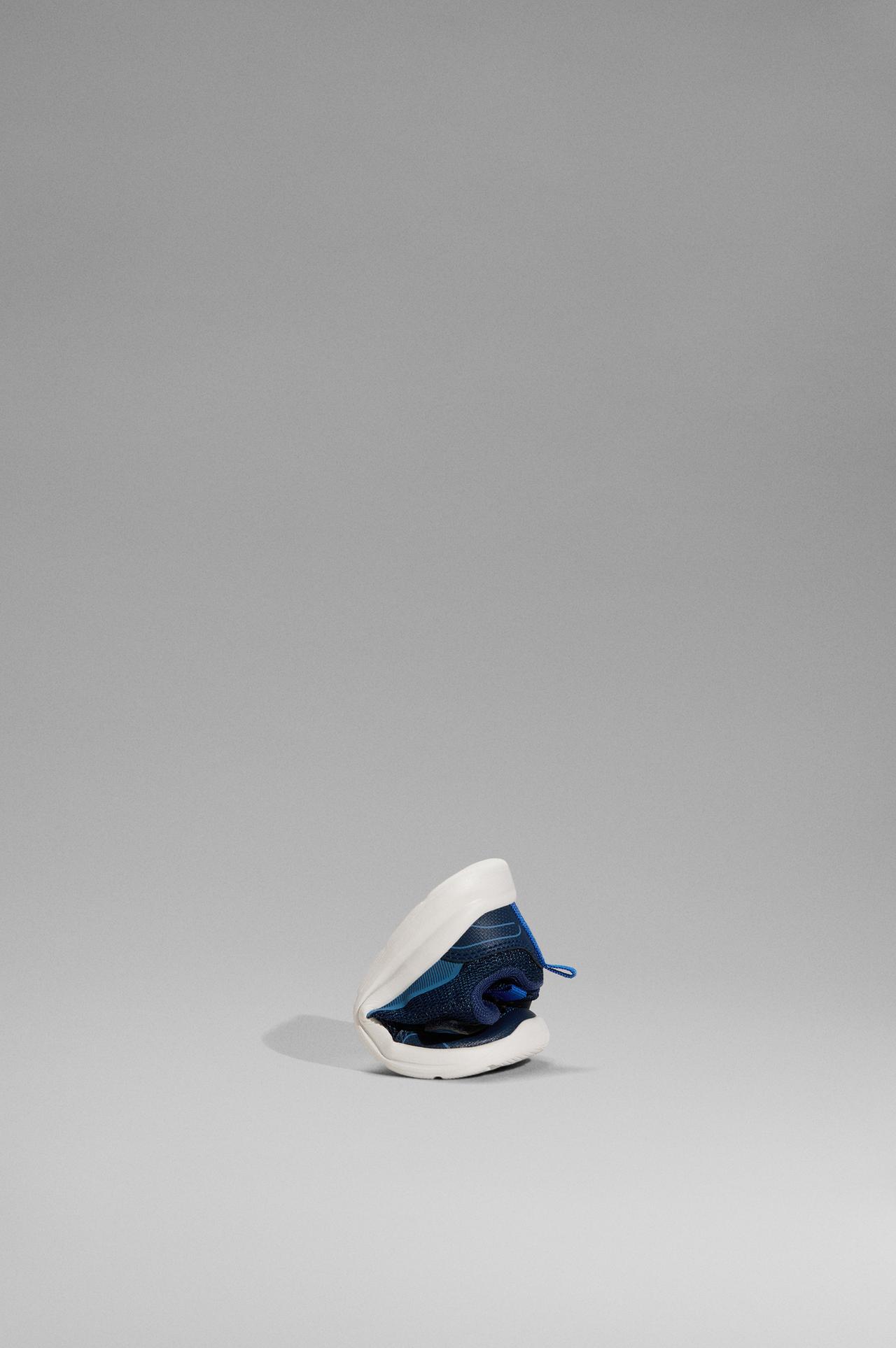 Minimalist sneakers — BLUE