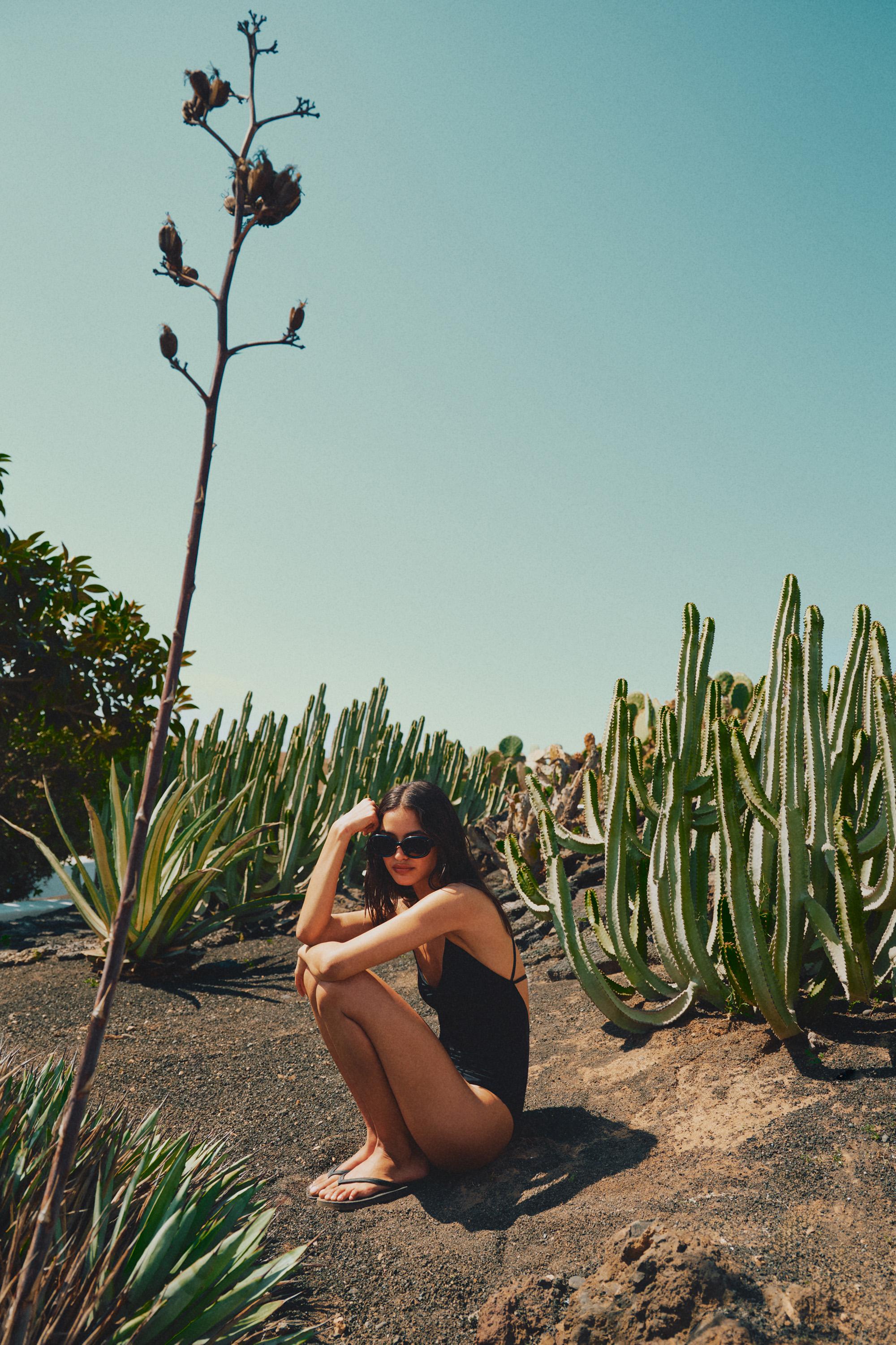 Basic swimsuit — BLACK