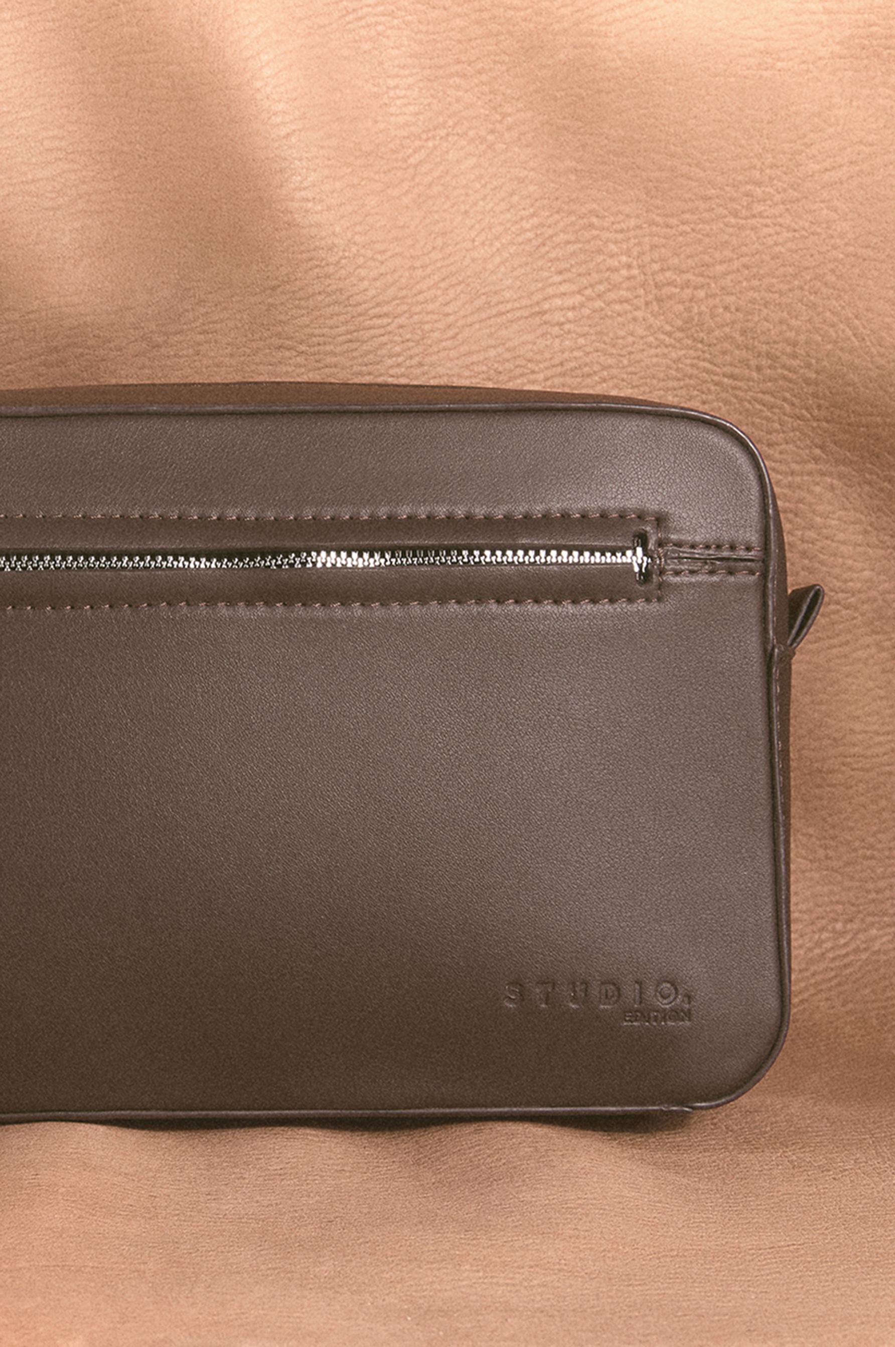 Smart toiletry bag — BROWN