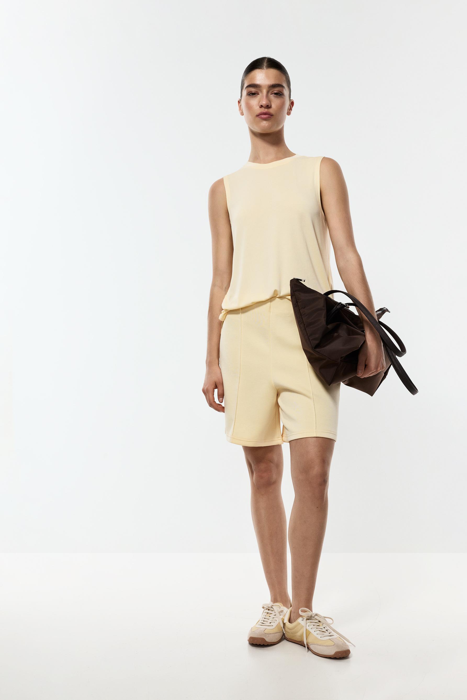 Bermuda deportiva fluida