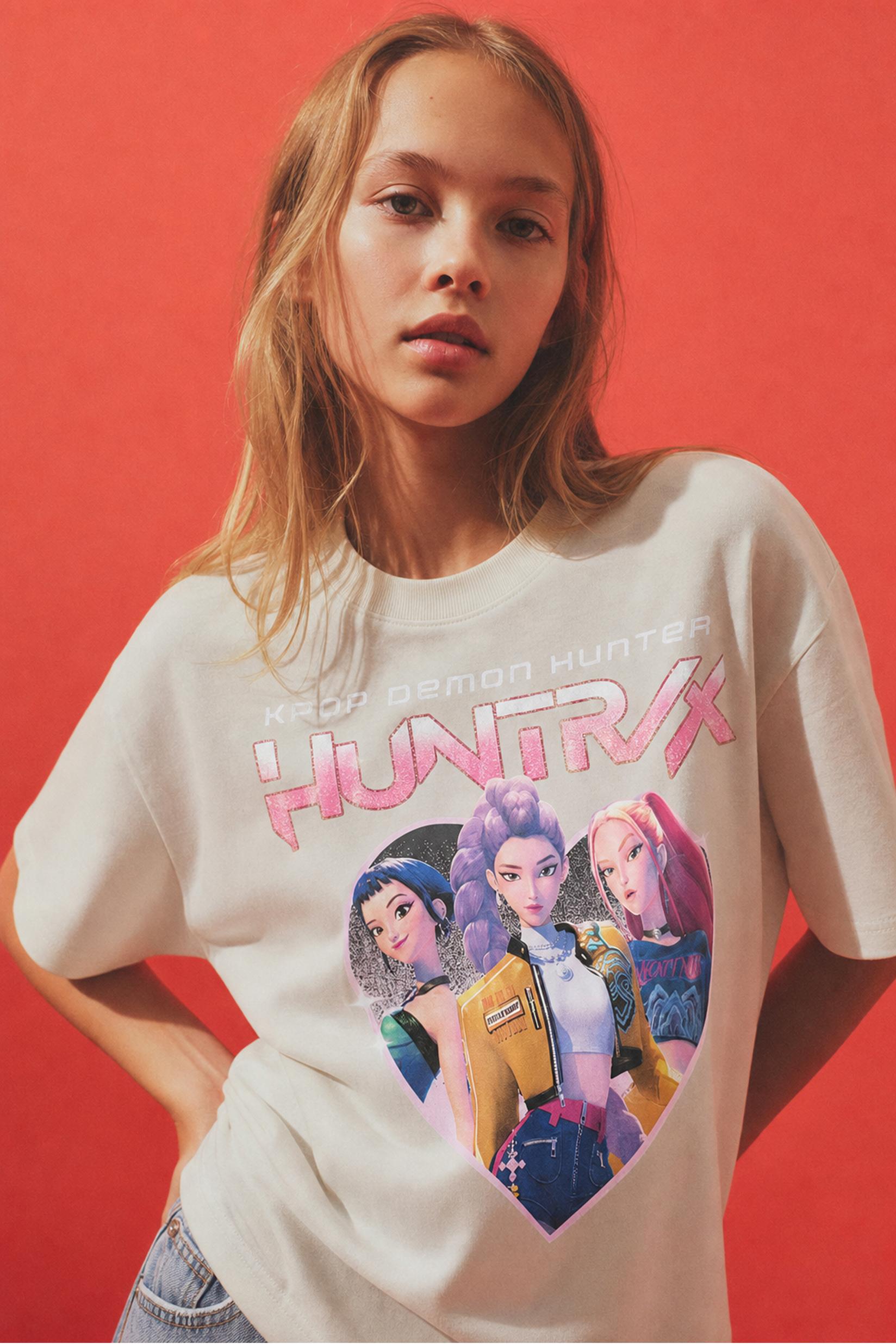 Huntrix K-Pop Demon Hunters ™/© Netflix T-shirt — GREY