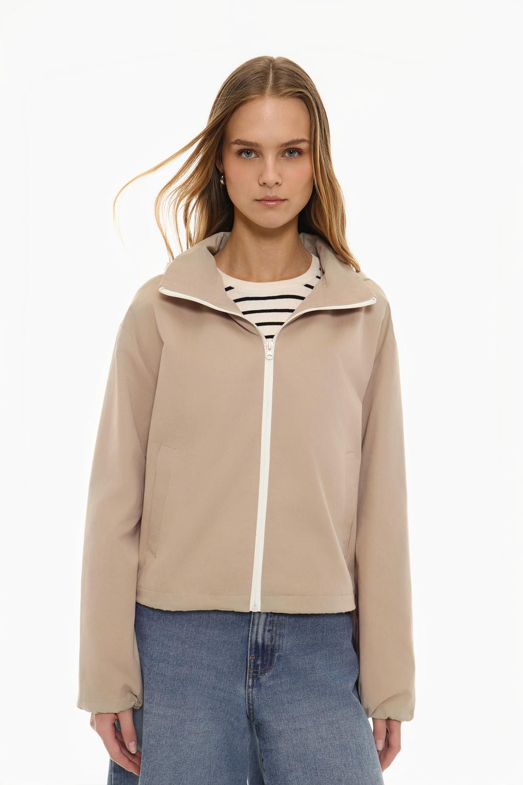 Cazadora cropped capucha