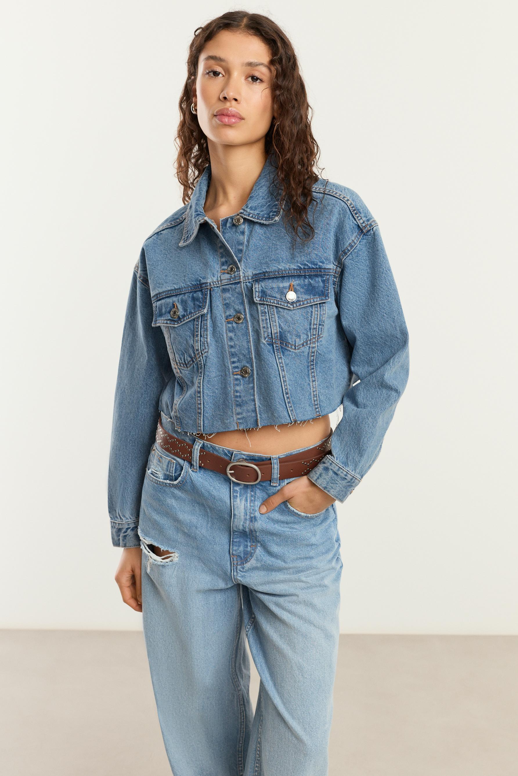Cazadora denim cropped