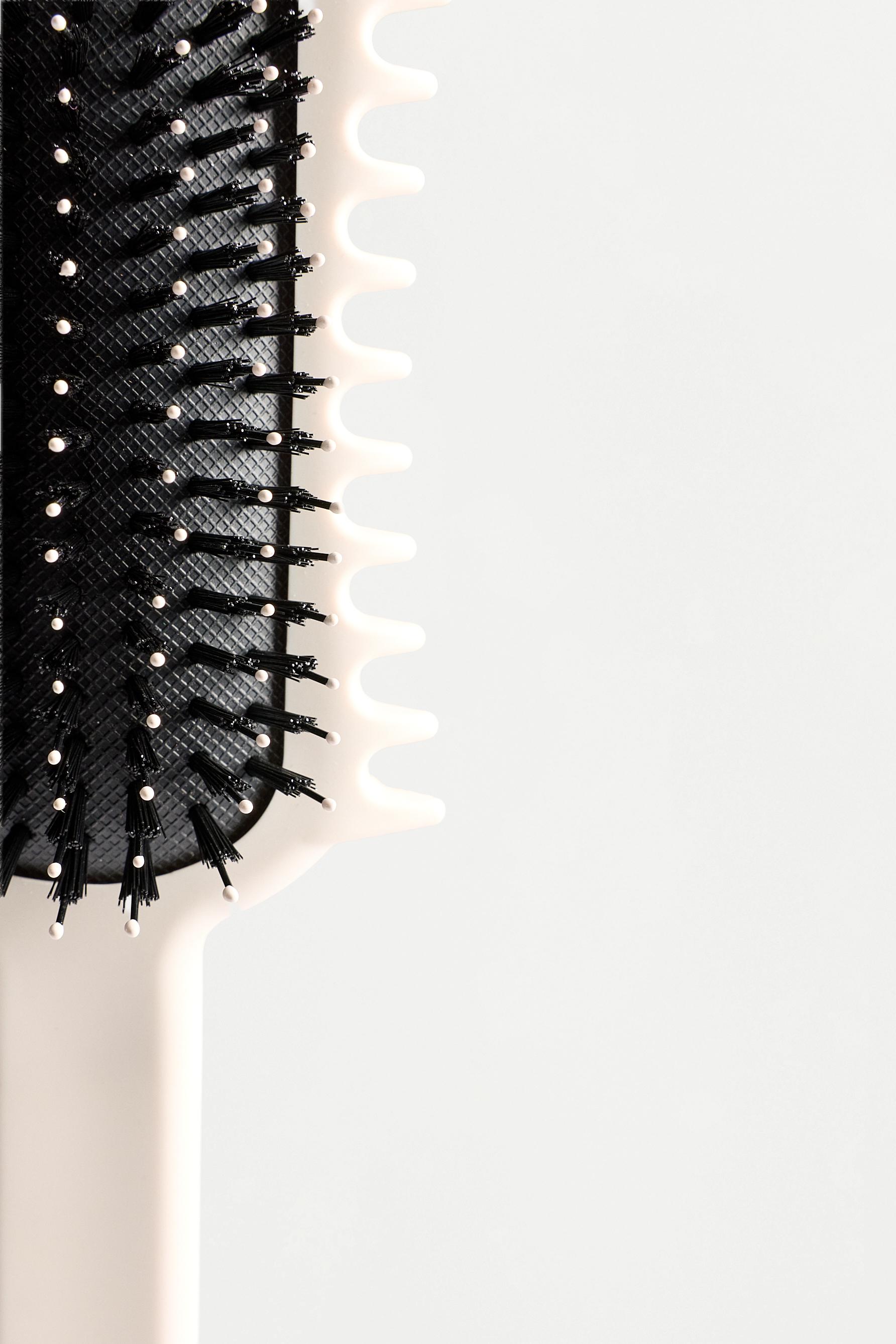 Curly fur brush — CAMEL