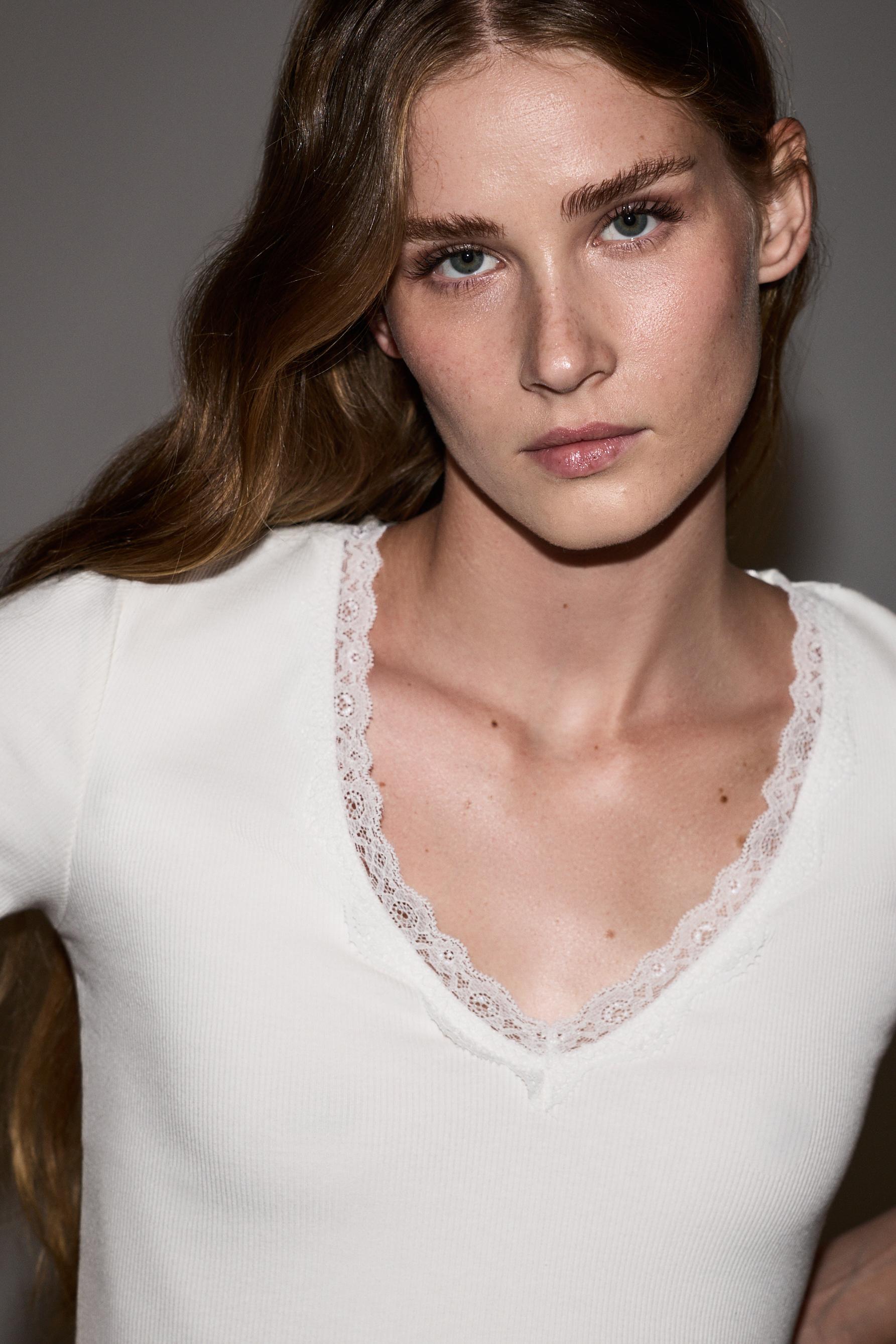 Ribbed lace T-shirt — OFF WHITE
