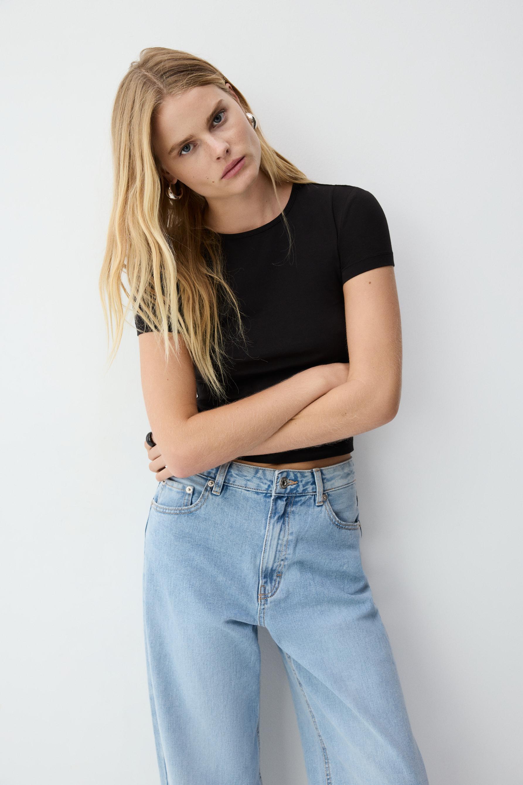 Camiseta cropped cuello redondo