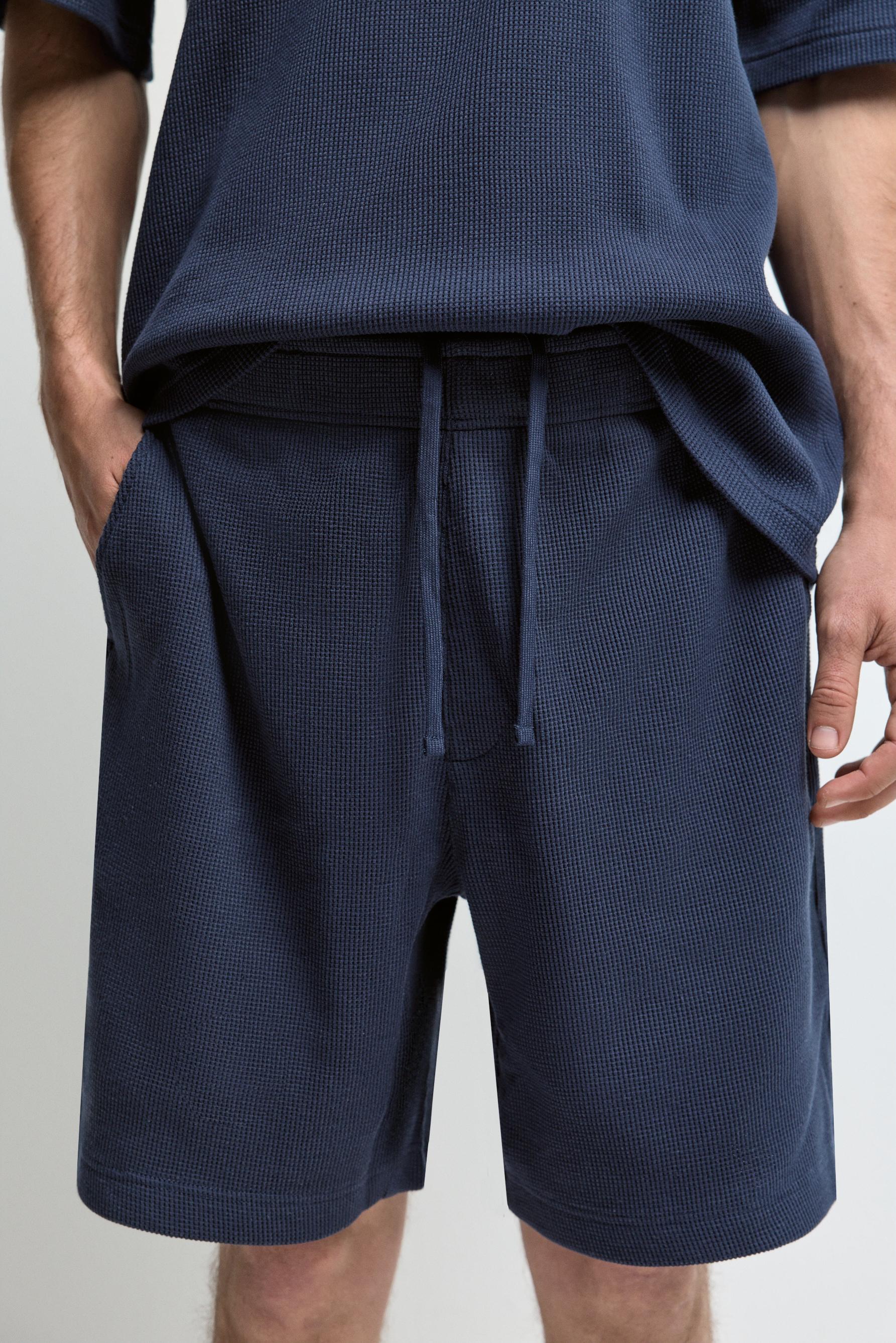 Waffle-knit textured Bermuda shorts — NAVY