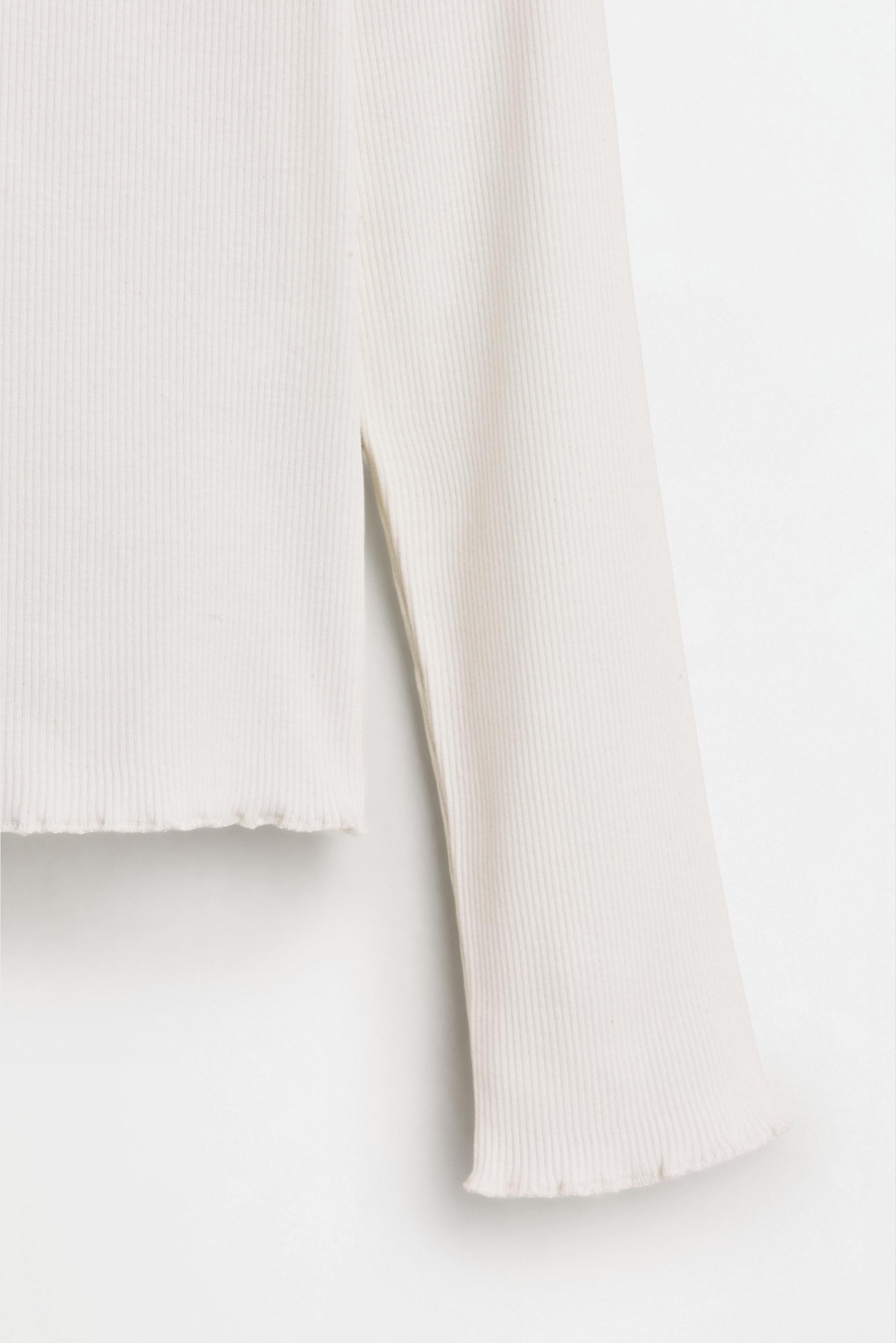 Ribbed Ruffle T-shirt — OFF WHITE