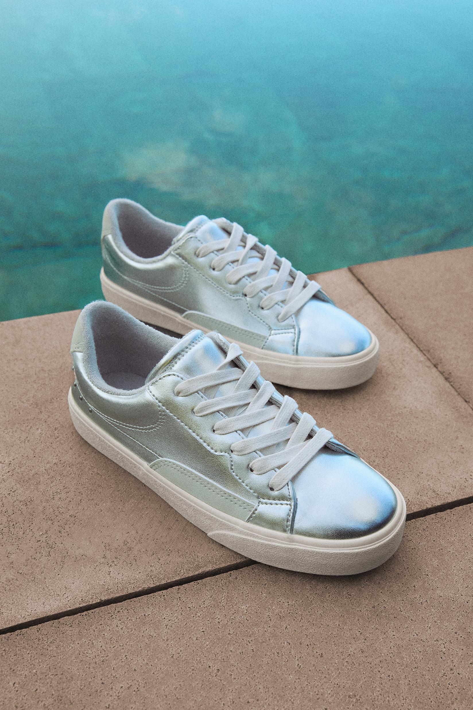 Metallic silver sneaker — SILVER