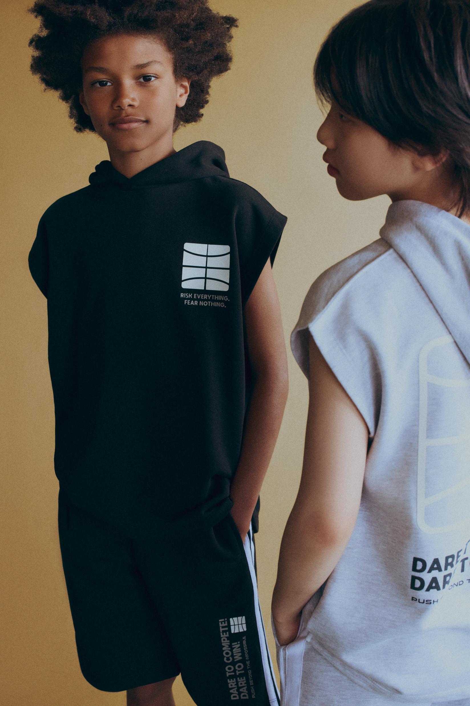 Sleeveless hoodie — BLACK