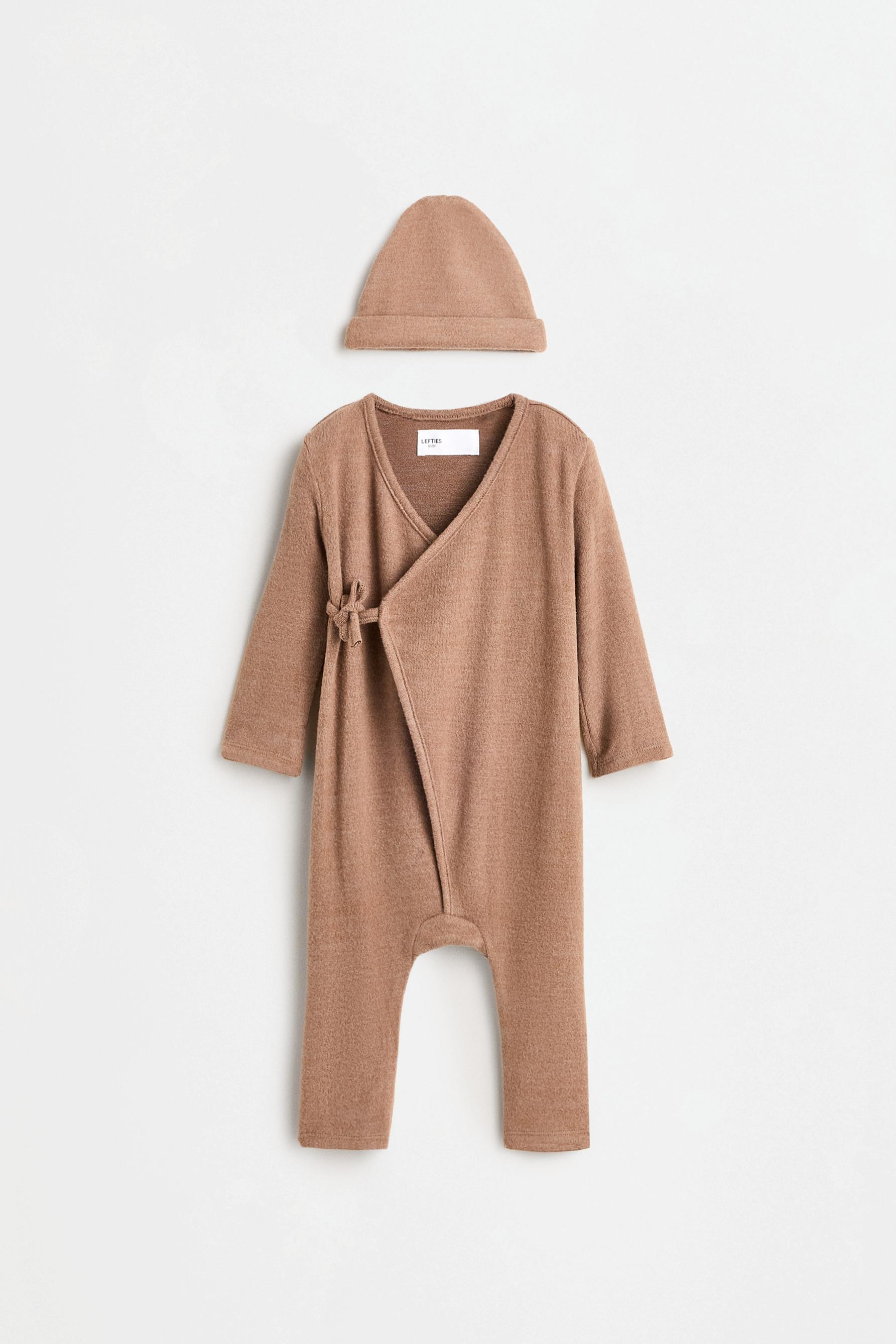 Set mono y gorro punto cortado