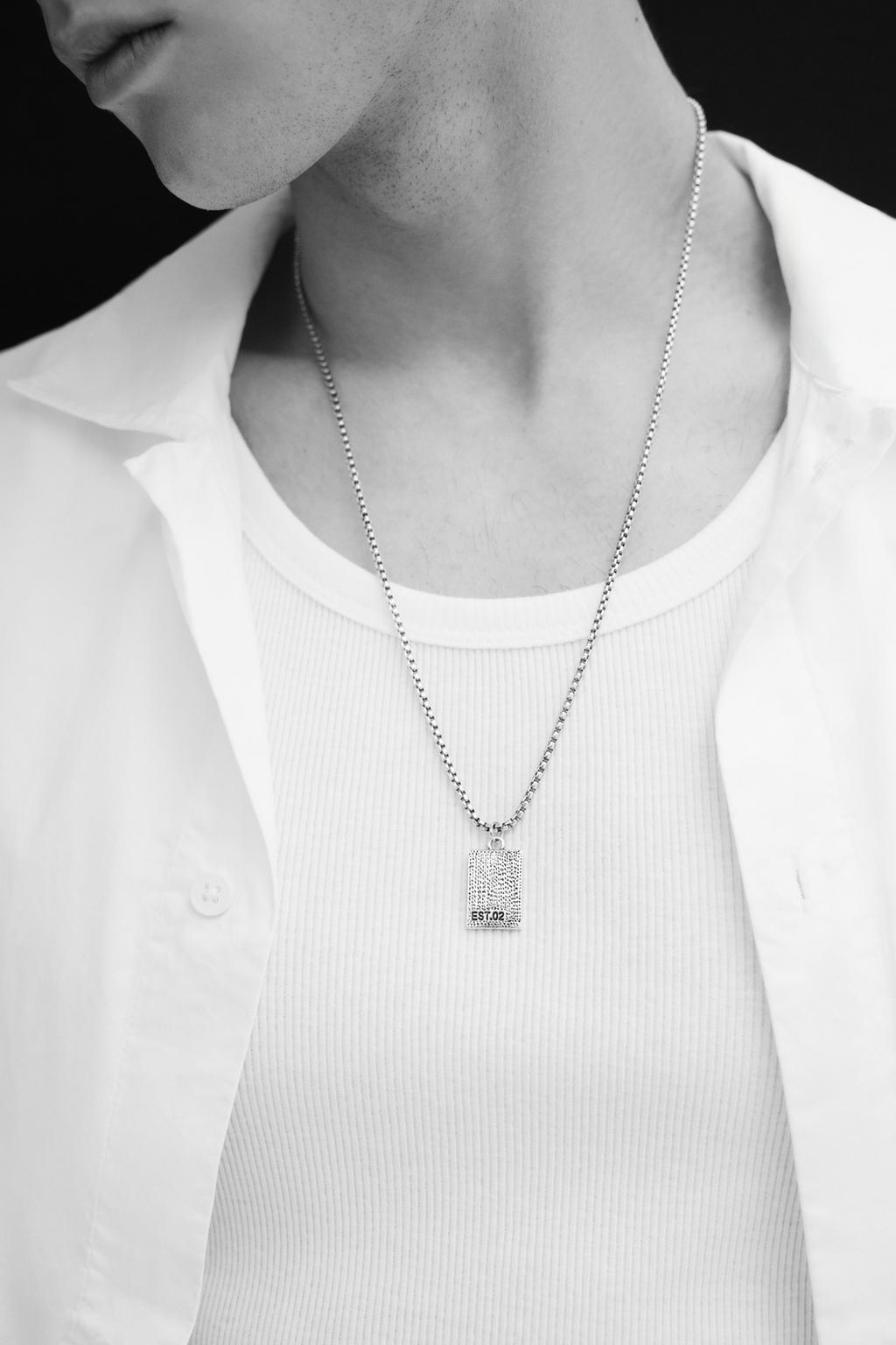 Metal chain necklace