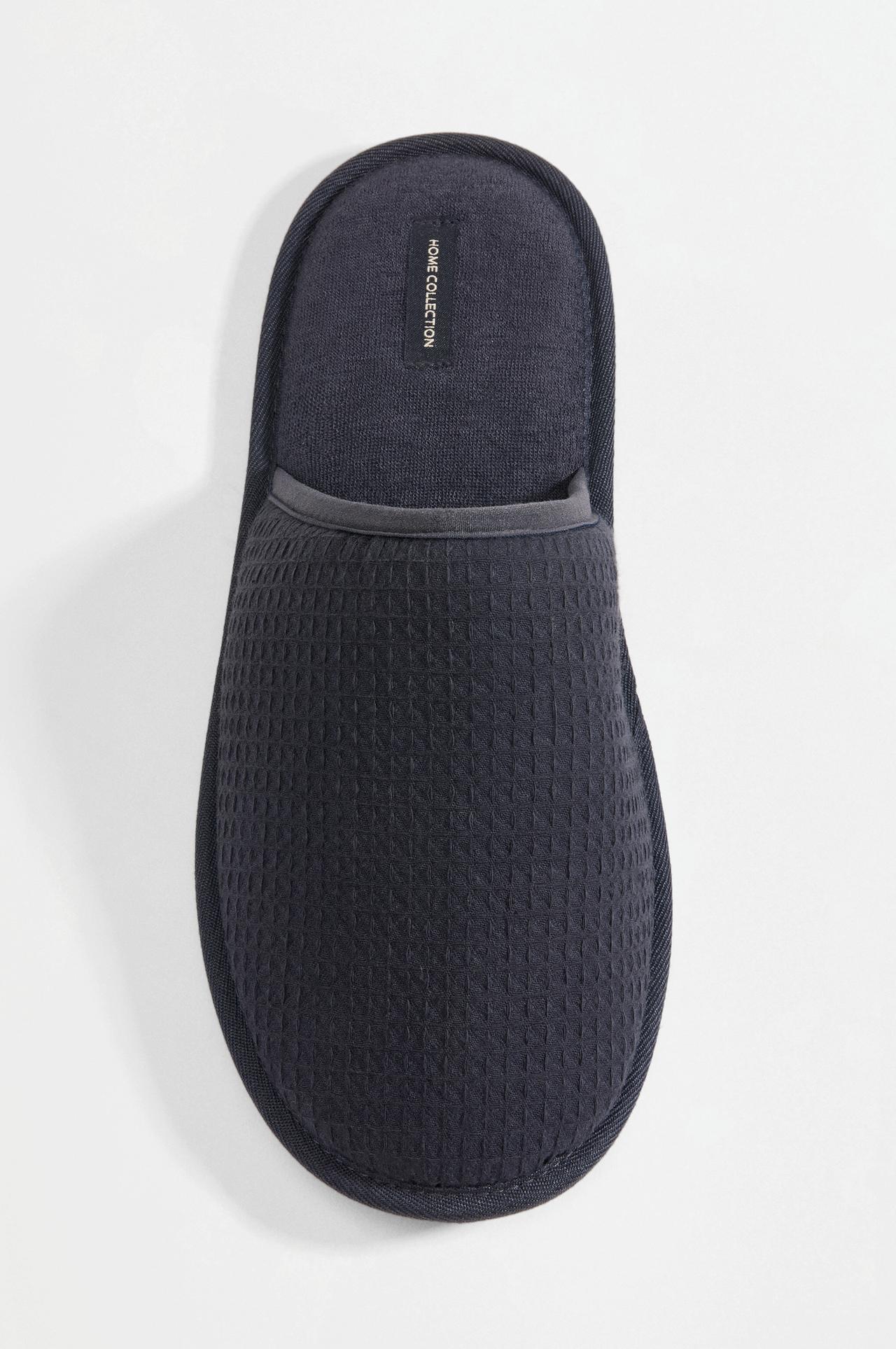Waffle-knit house slippers — NAVY BLUE