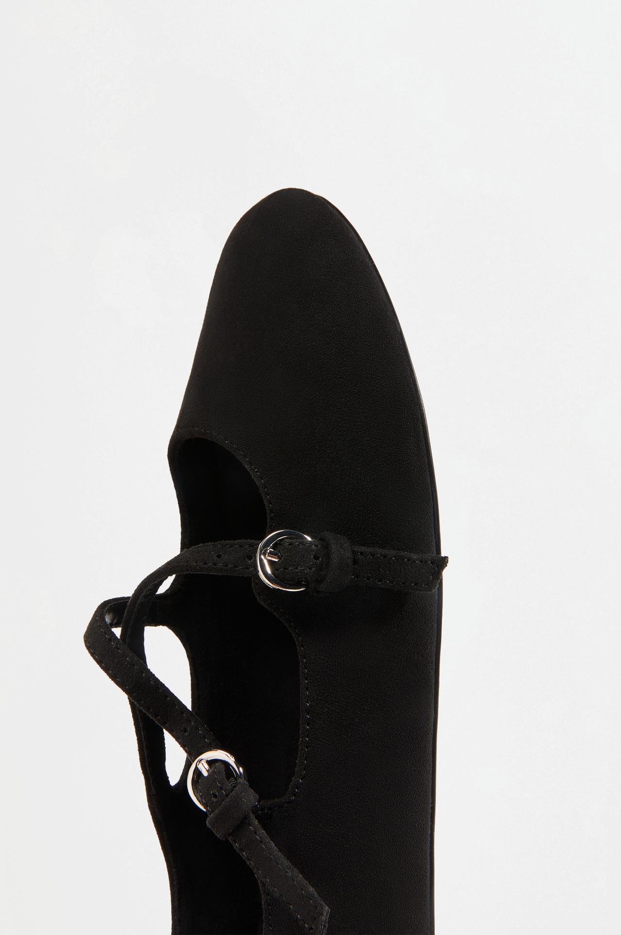 Cross-strap ballet flat — BLACK