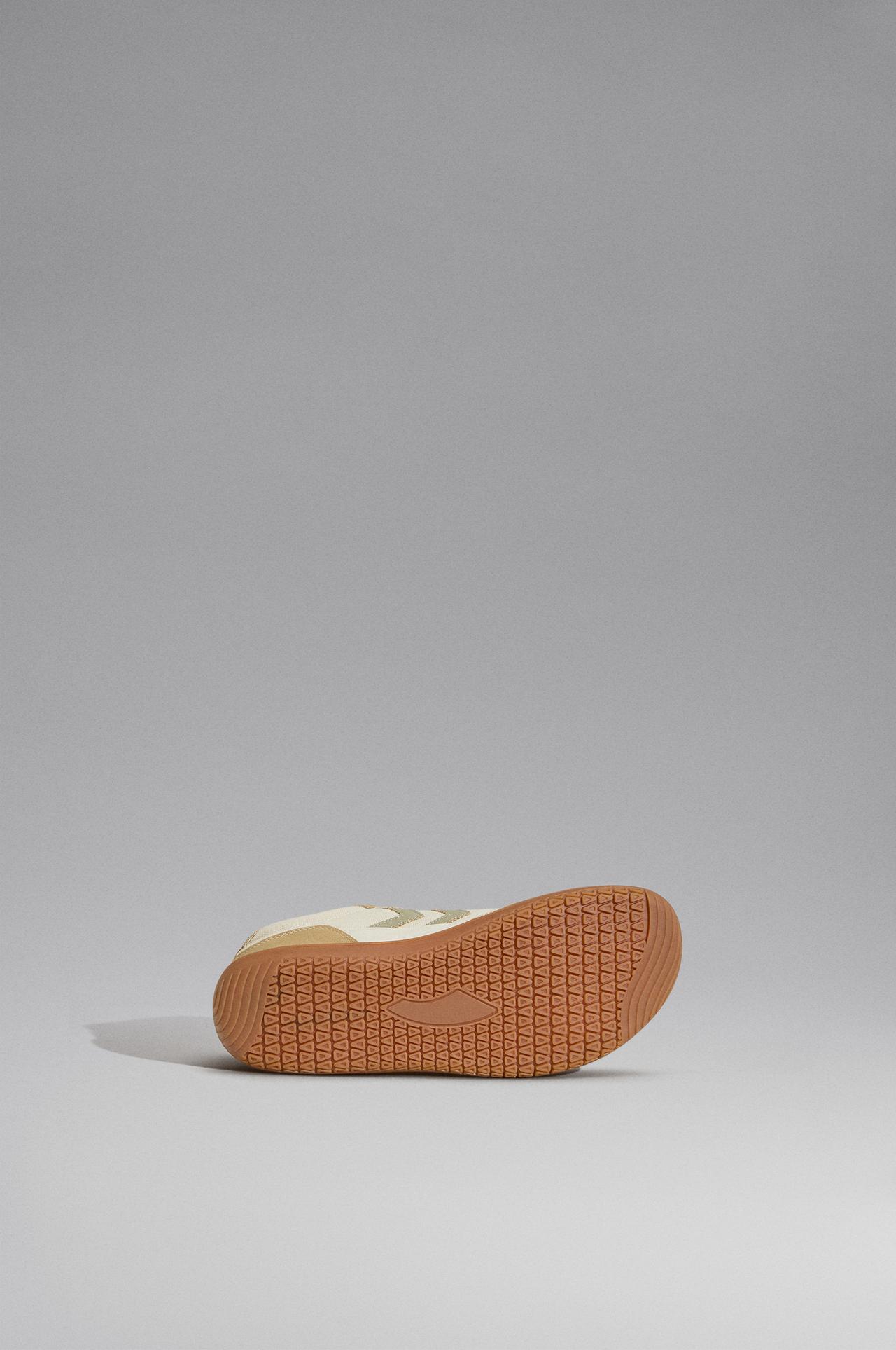 Hummel Barefoot Sneakers — BEIGE