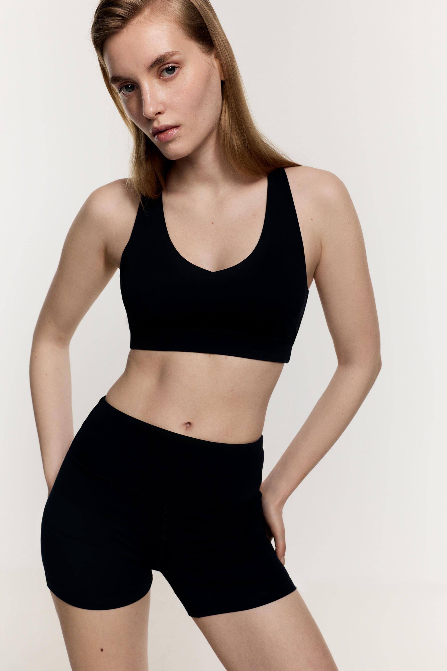 Criss-cross strap sports top — BLACK