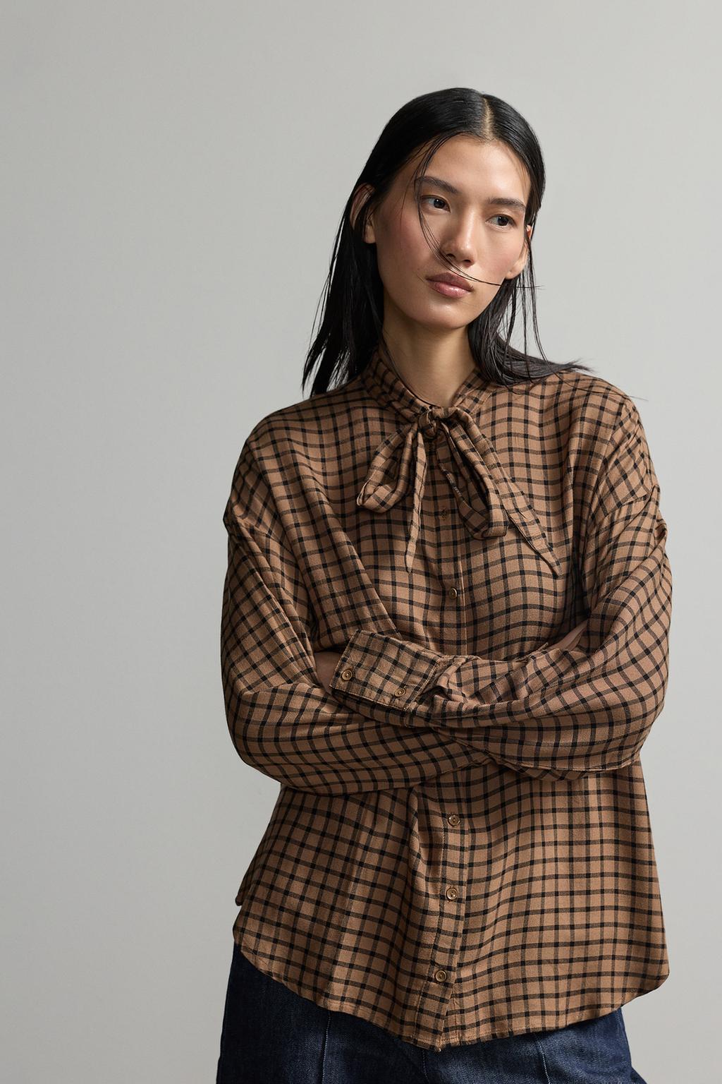 Tie neck shirt