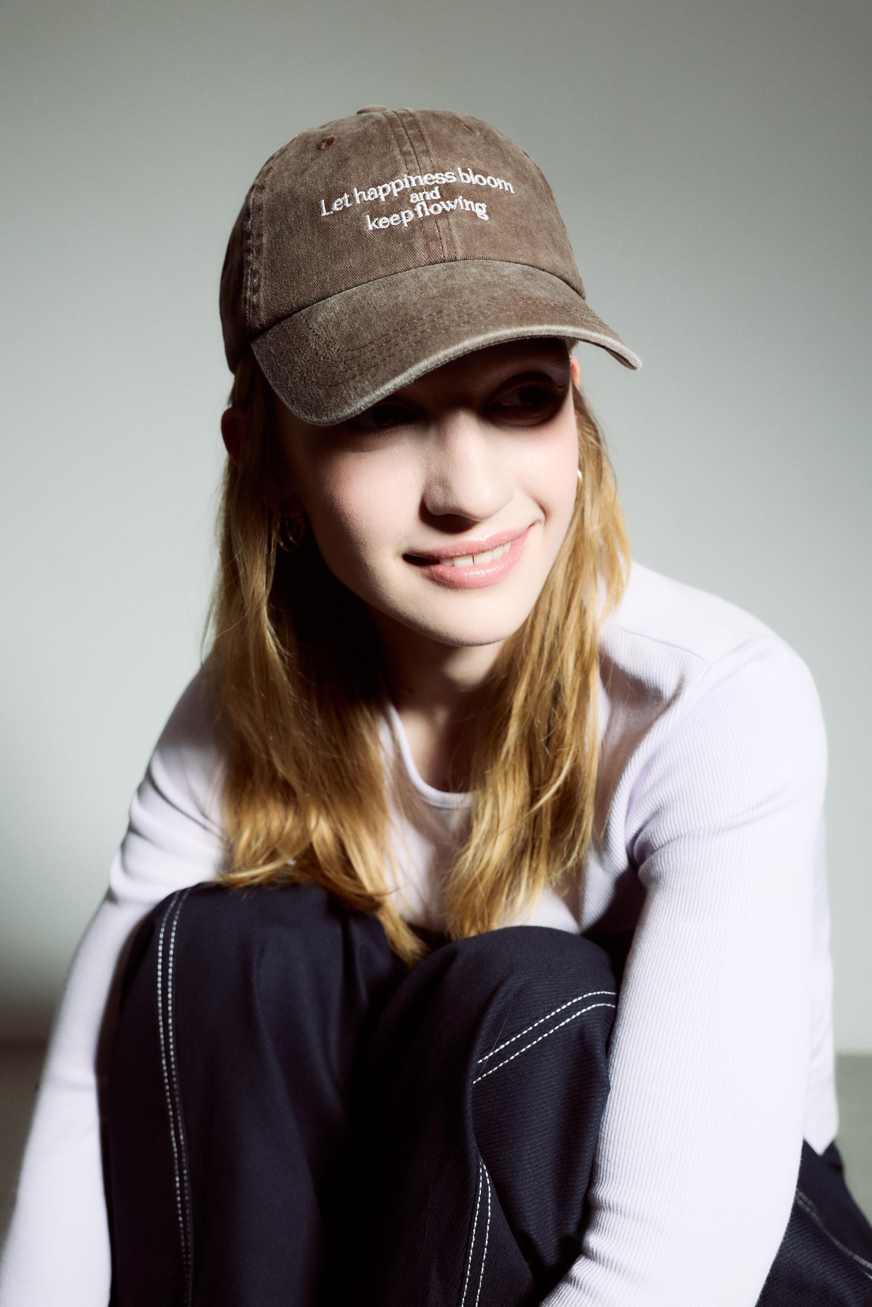 Gorra bordada efecto lavado