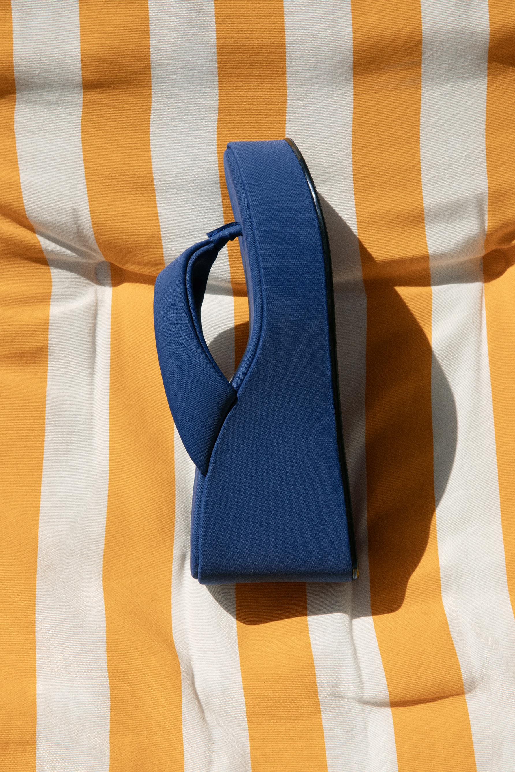 Neoprene-effect wedge sandals — DEEP BLUE