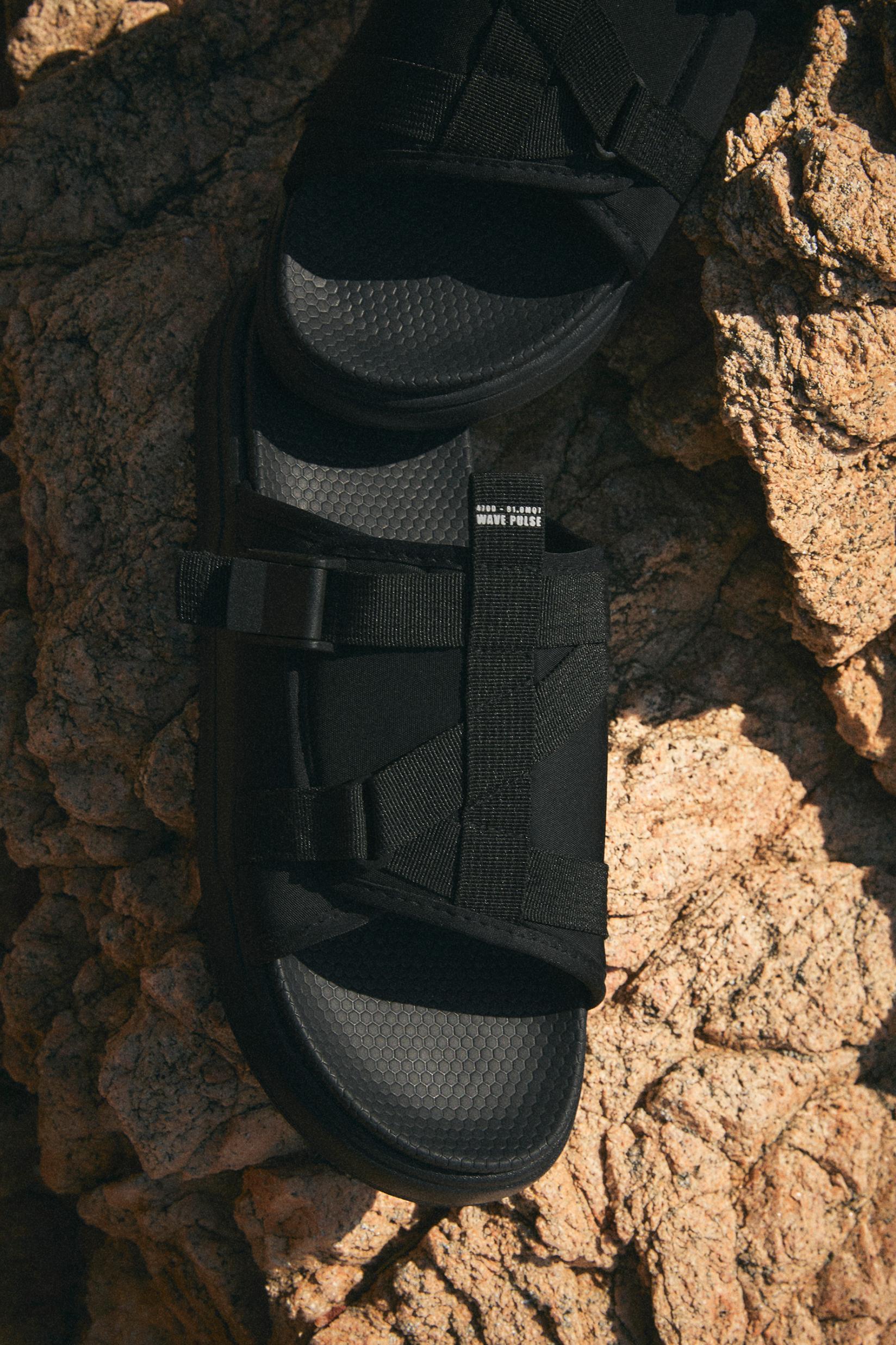 Men's technical pool sandals — BLACK