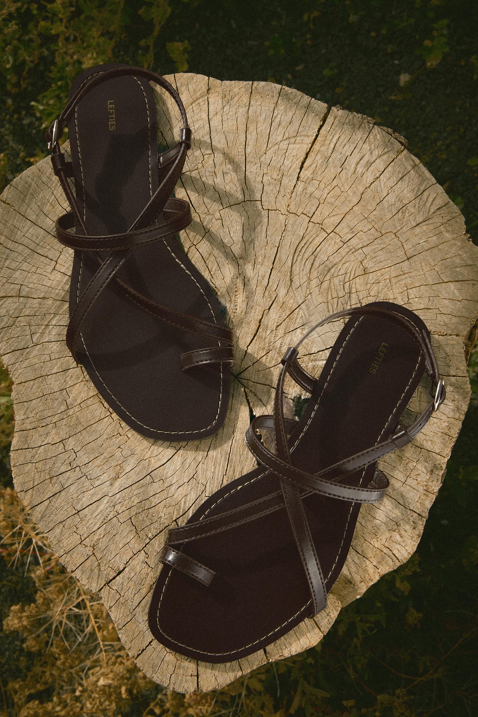 Strap flat sandals — BROWN