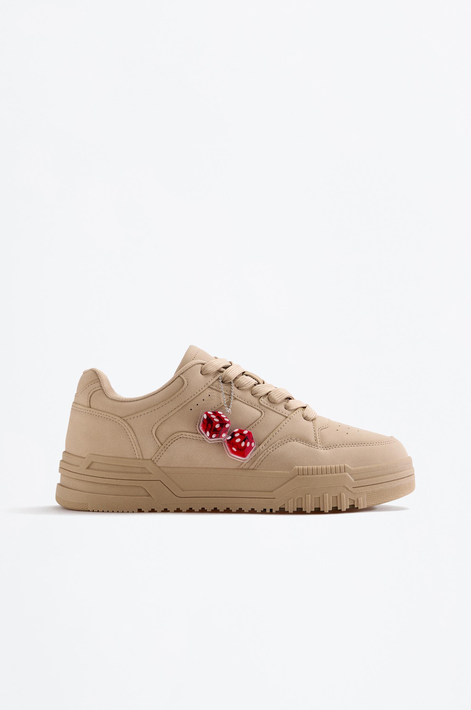 Retro sneaker with dice detail — BEIGE