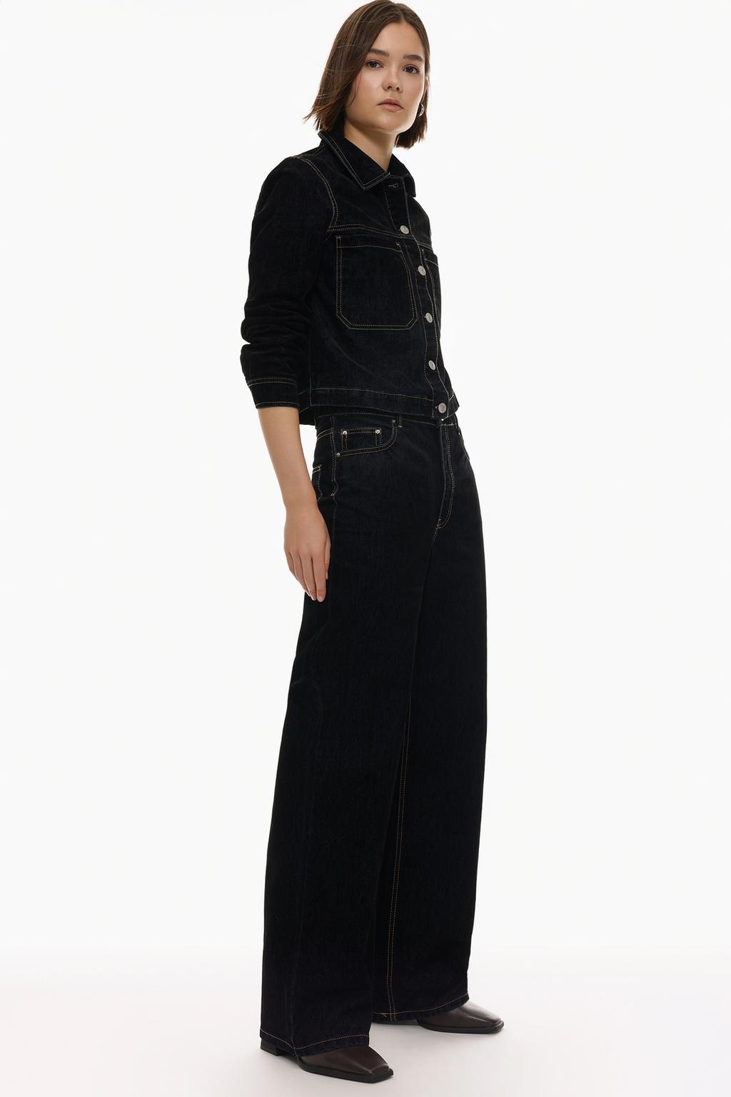 Wide-leg velvety jeans