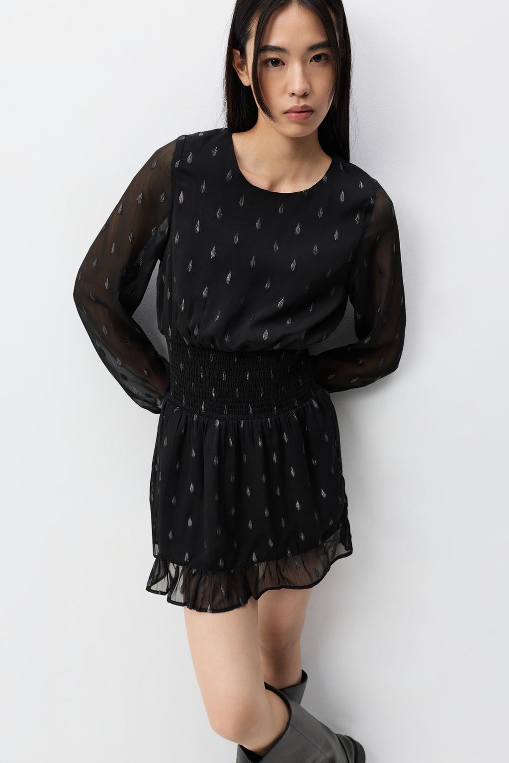 فستان بتفاصيل ممعدنة